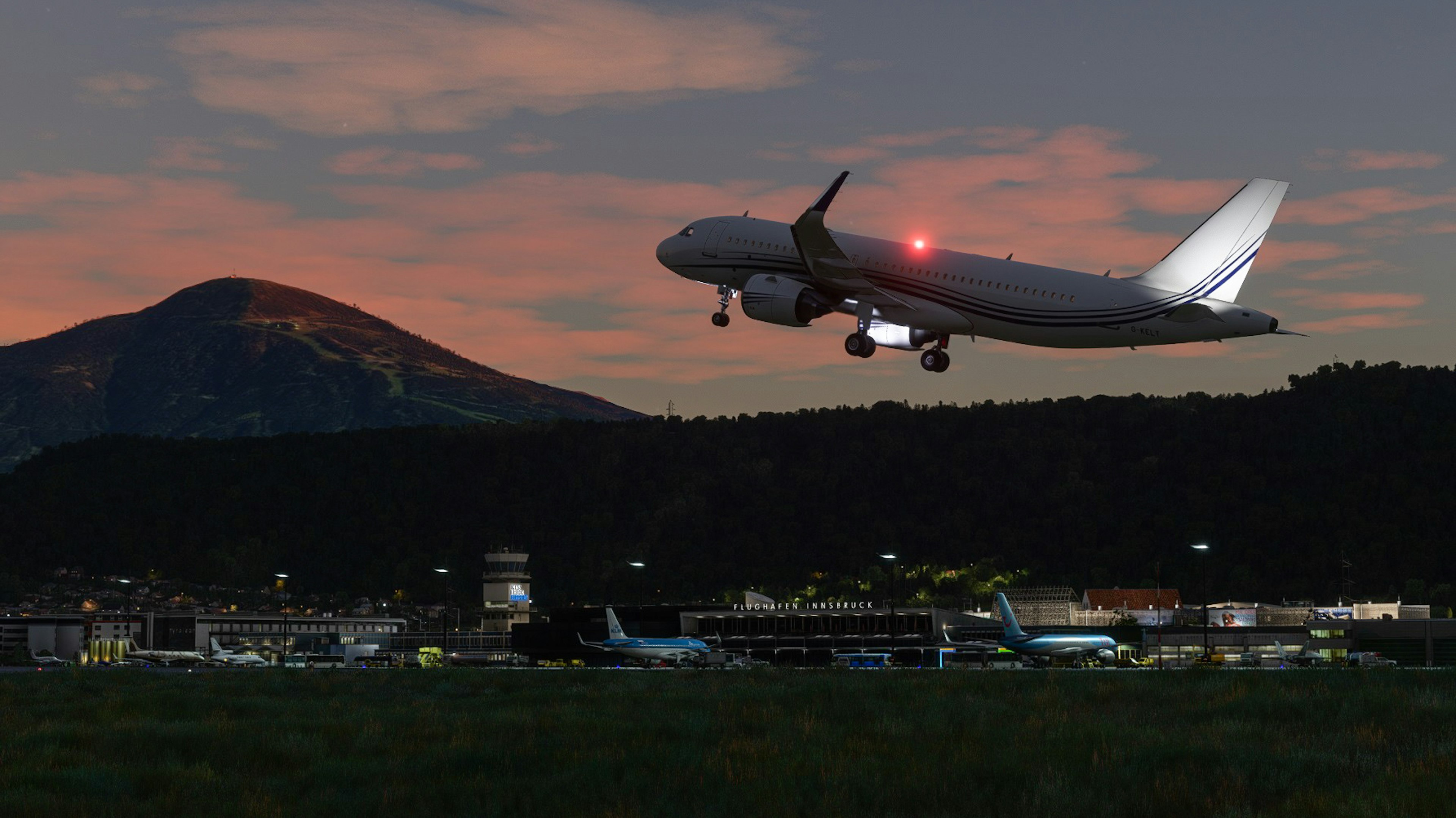 Flugzeug startet in der Dämmerung mit Berg im Hintergrund