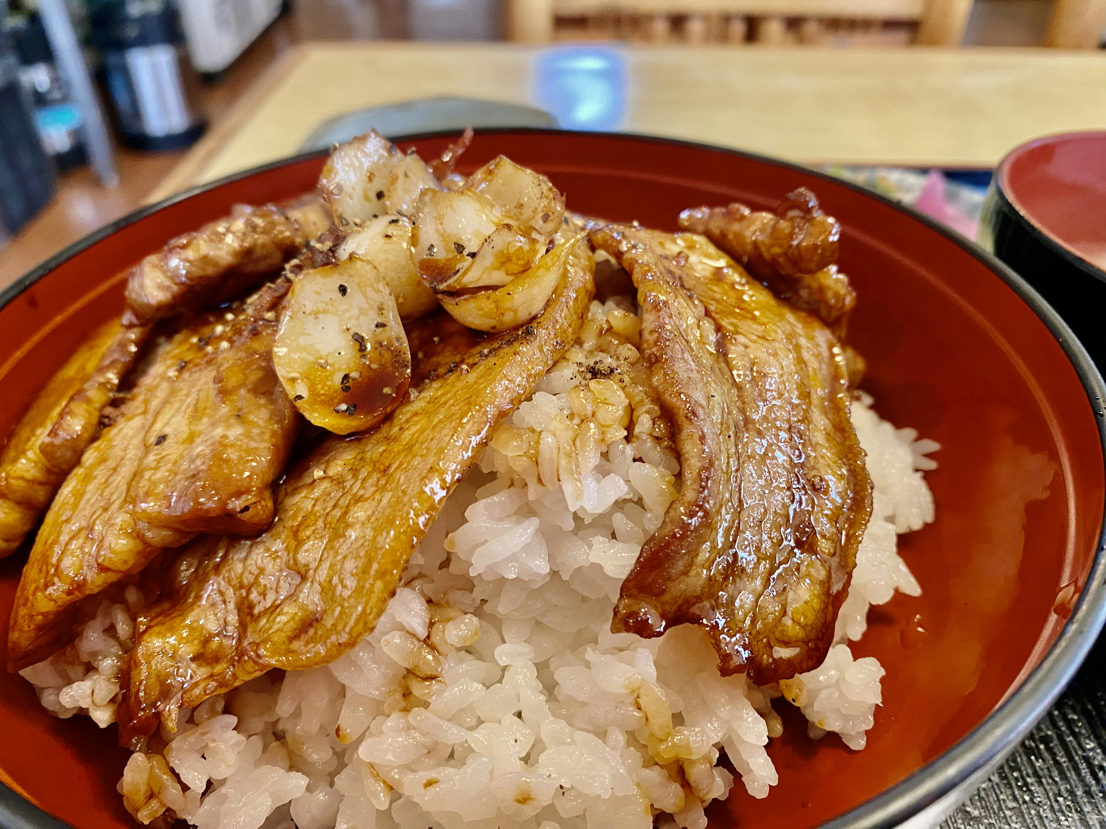 烤鰻魚淋上甜醬的米飯