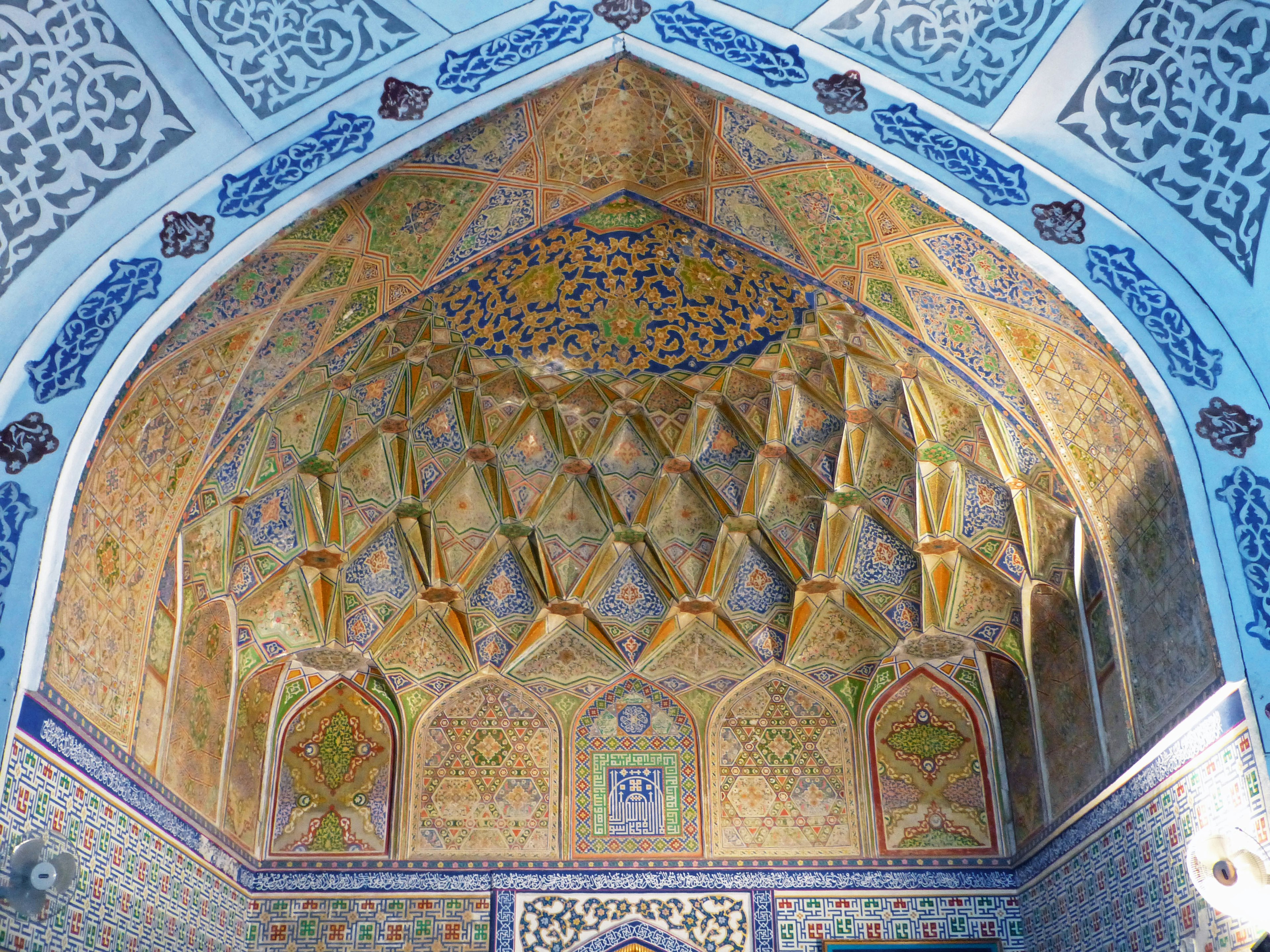 Beautiful arch-shaped ceiling adorned with blue and gold decorations