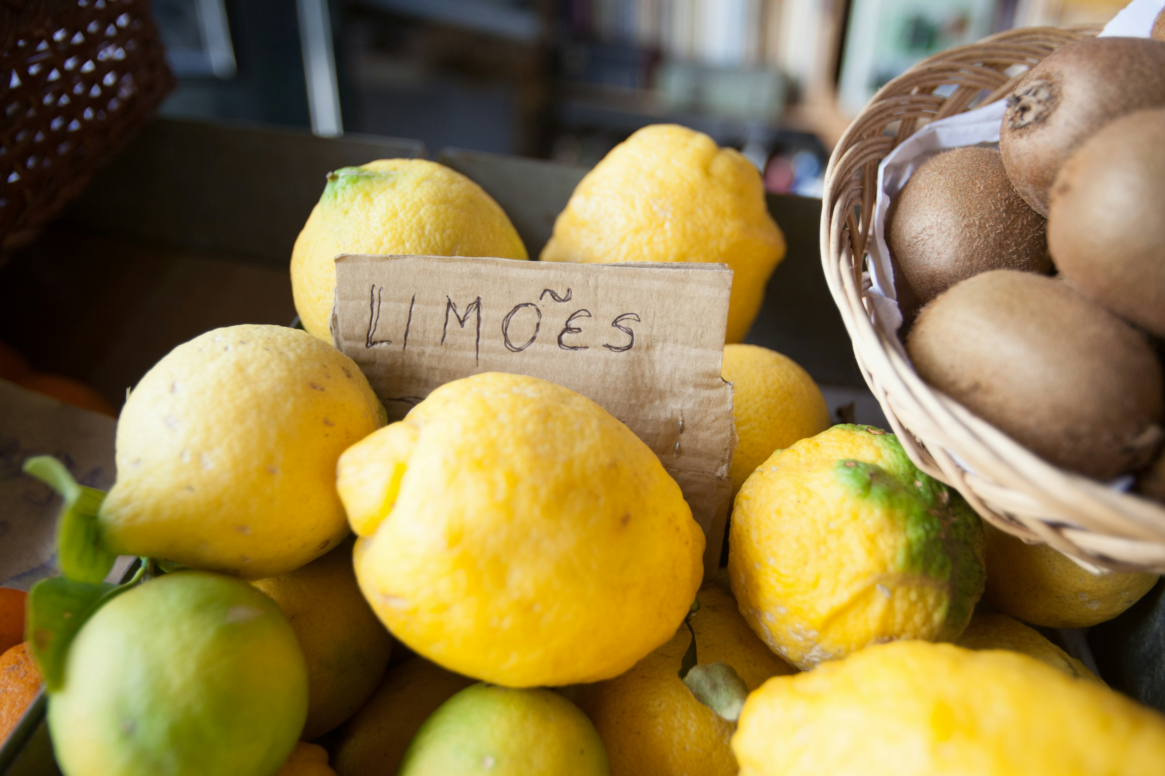 Fresh lemons and kiwis displayed in a market setting