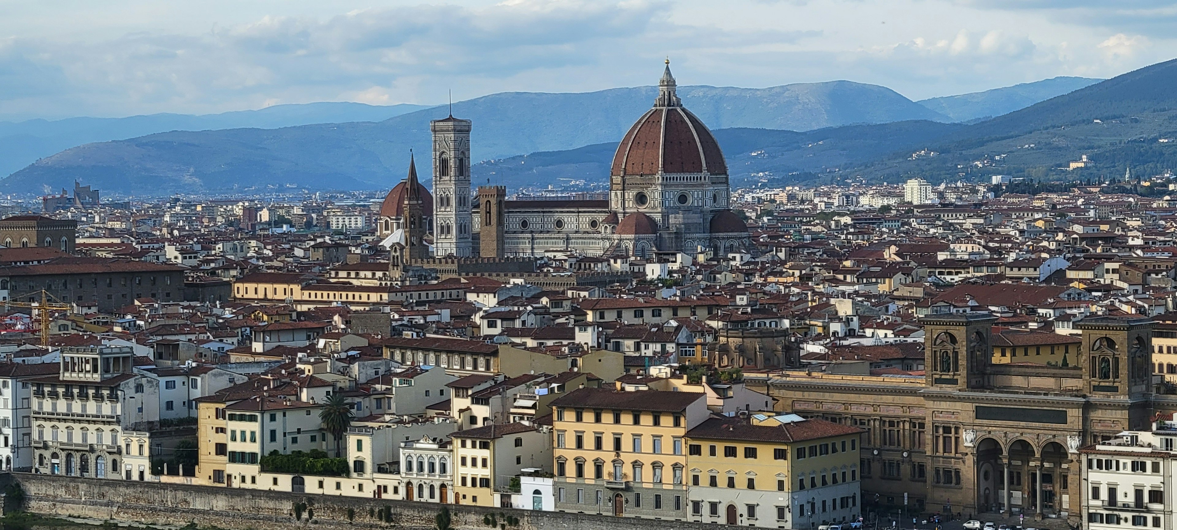 Panoramablick auf Florenz mit dem Duomo und dem Torre di Arnolfo