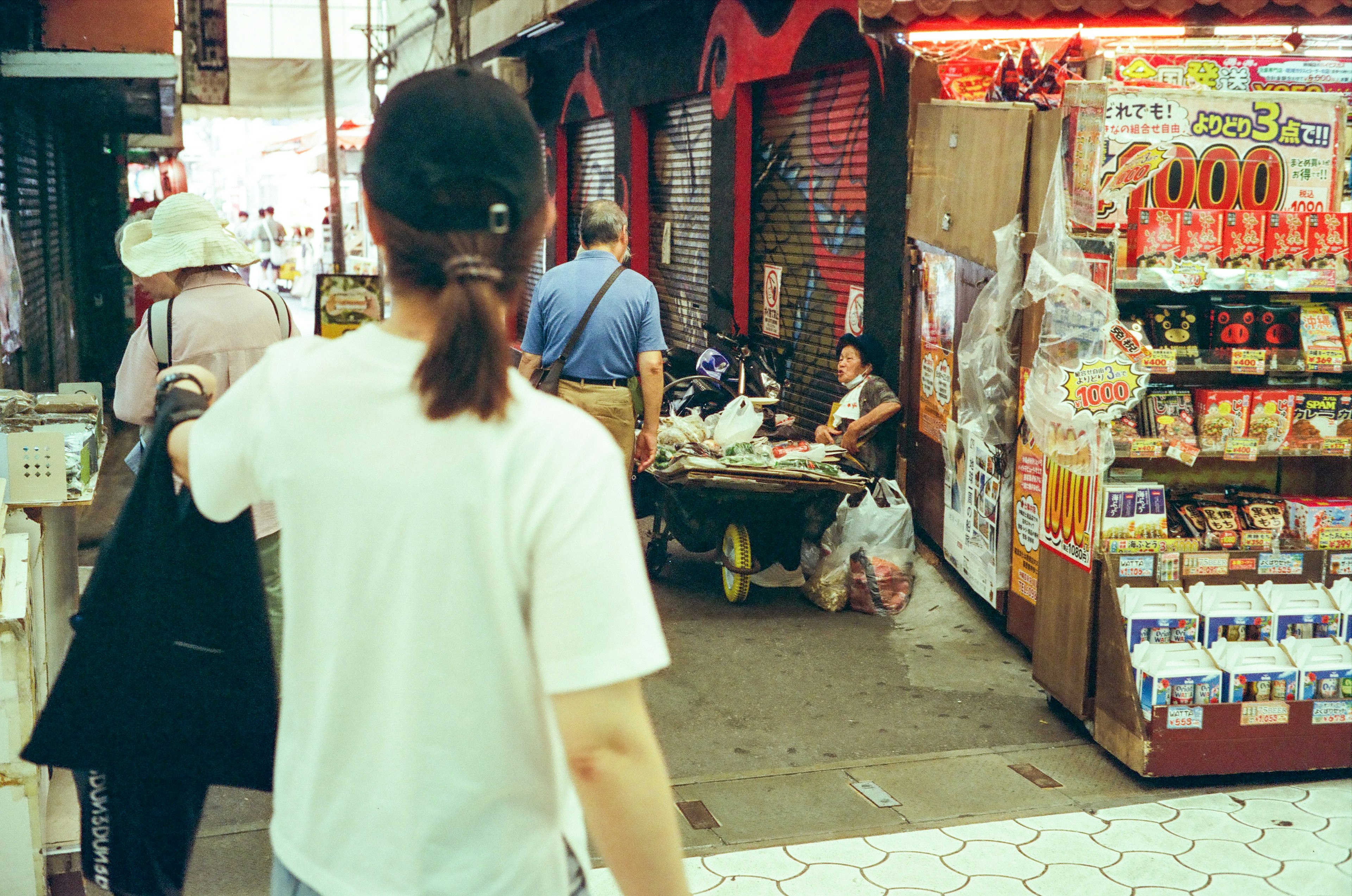 Scene of a busy market with people and street vendors