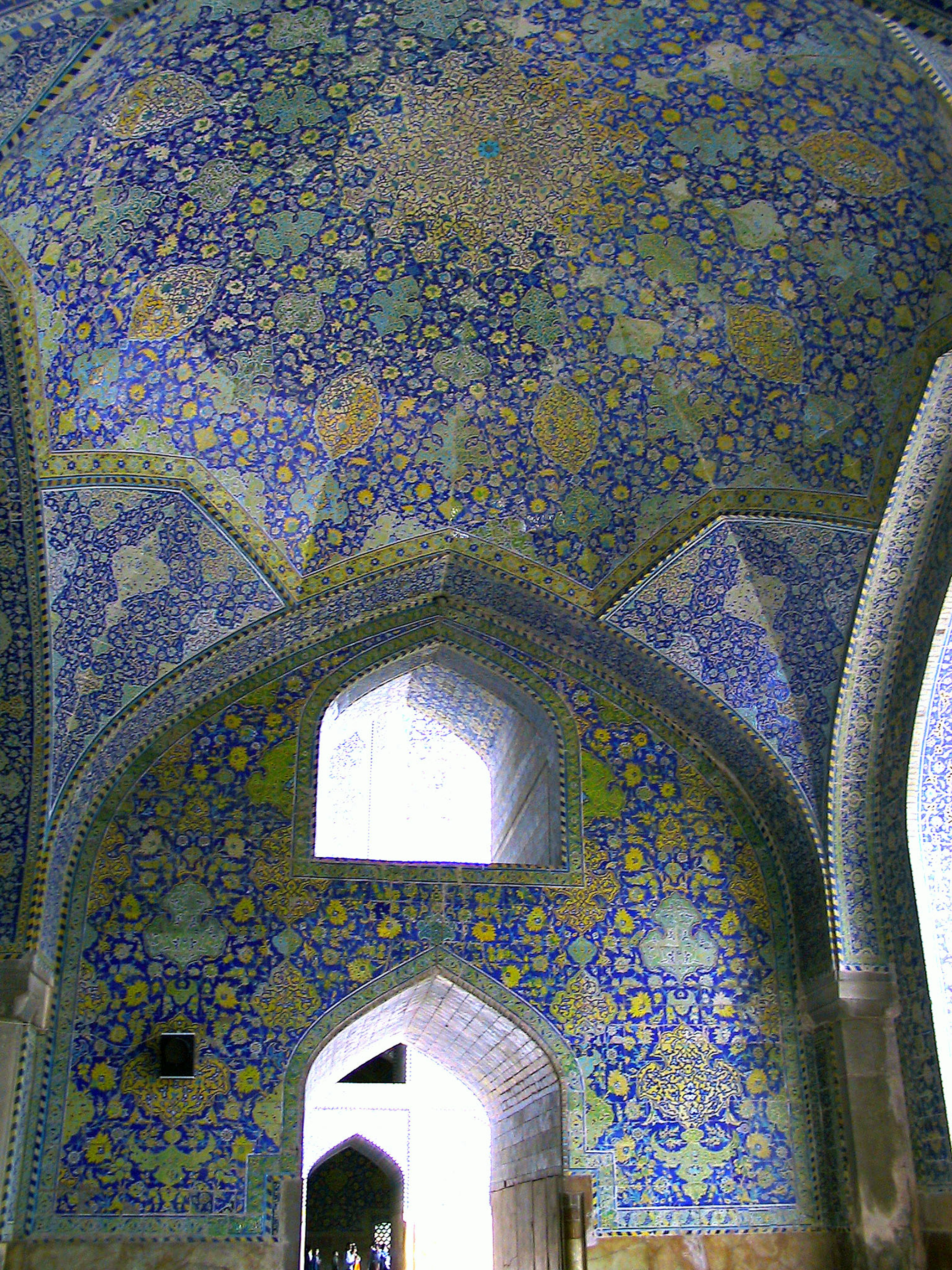 Beautiful arch ceiling decorated with blue and yellow tiles