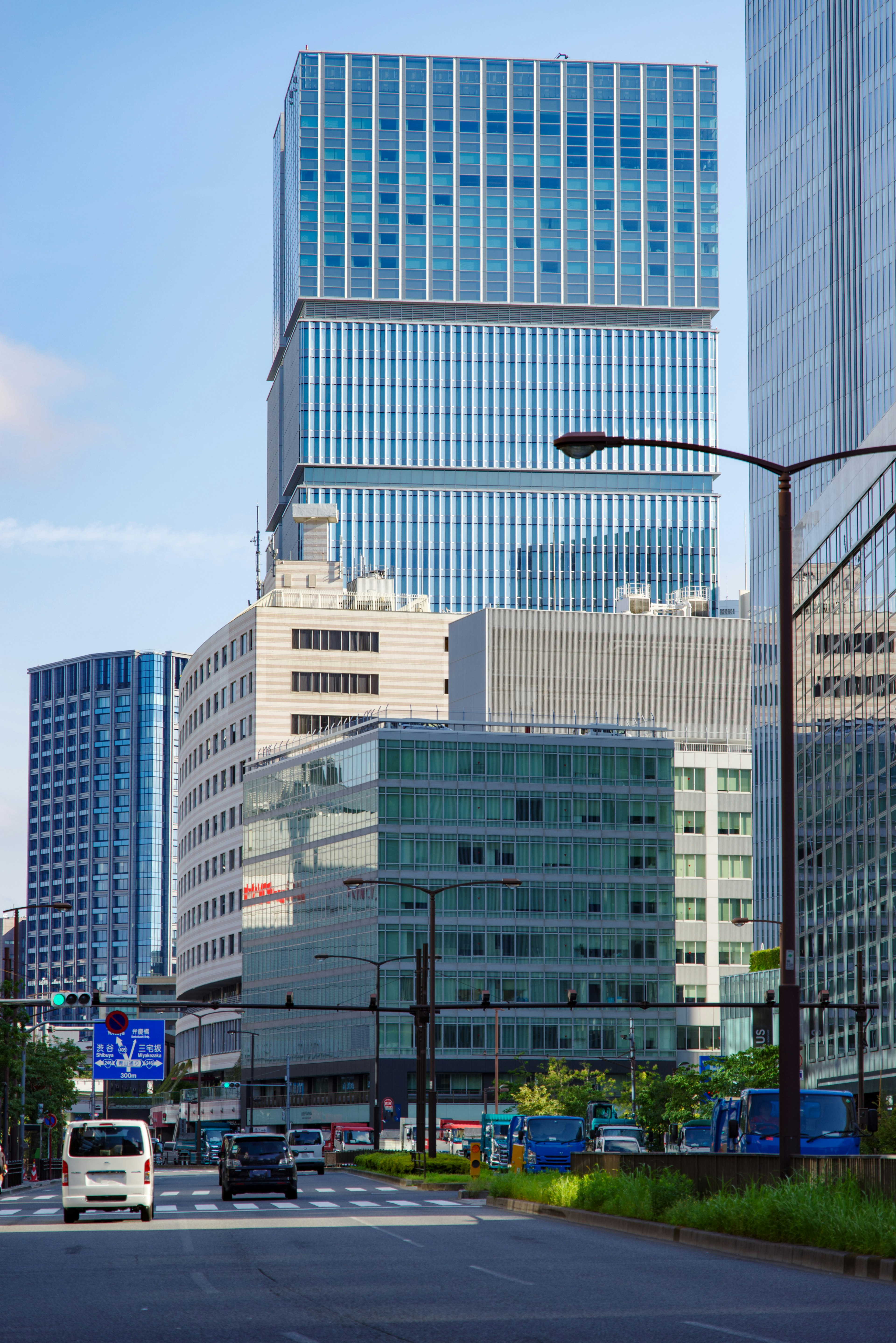 现代摩天大楼的城市风景