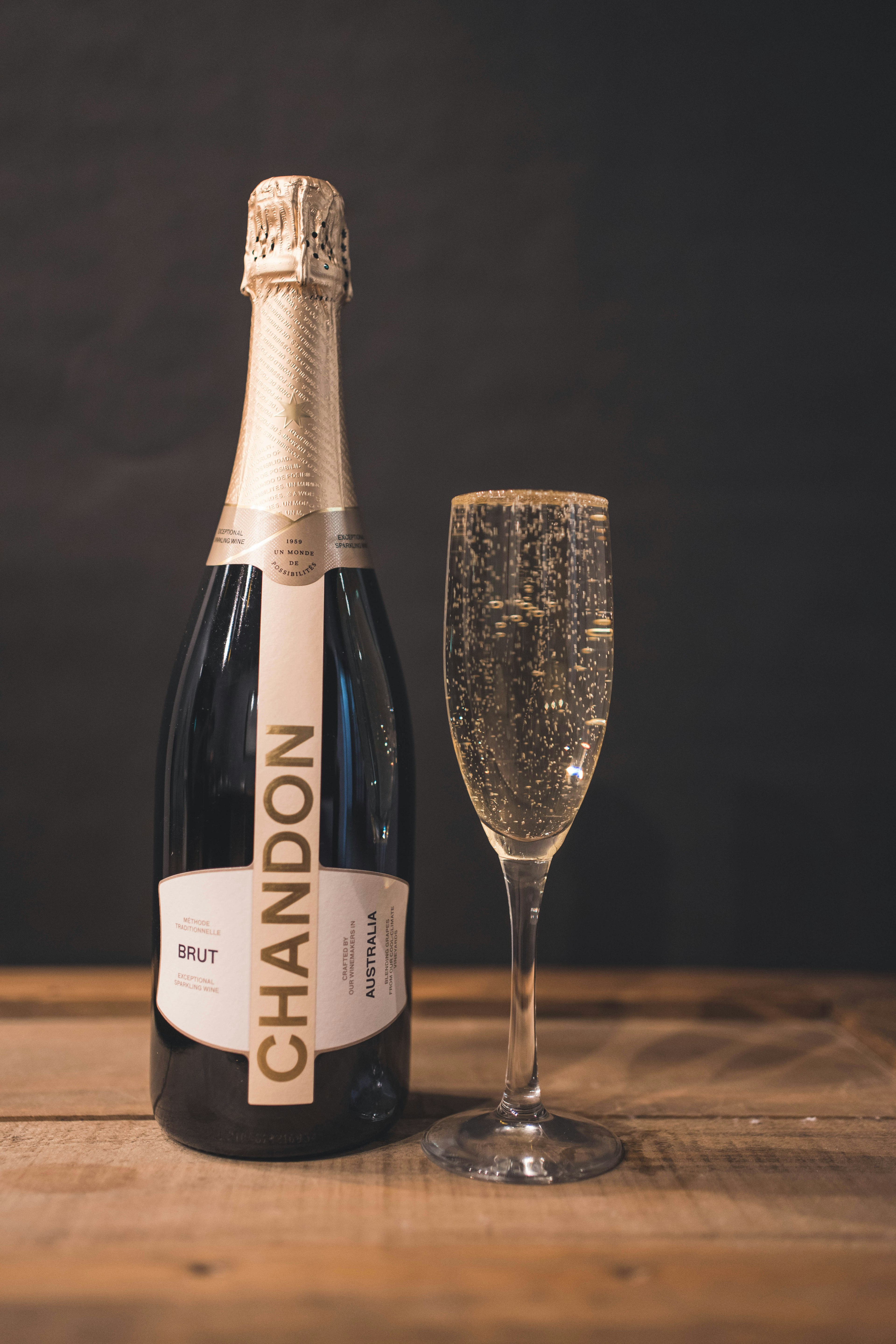 Chandon Sektflasche mit einem Sektglas