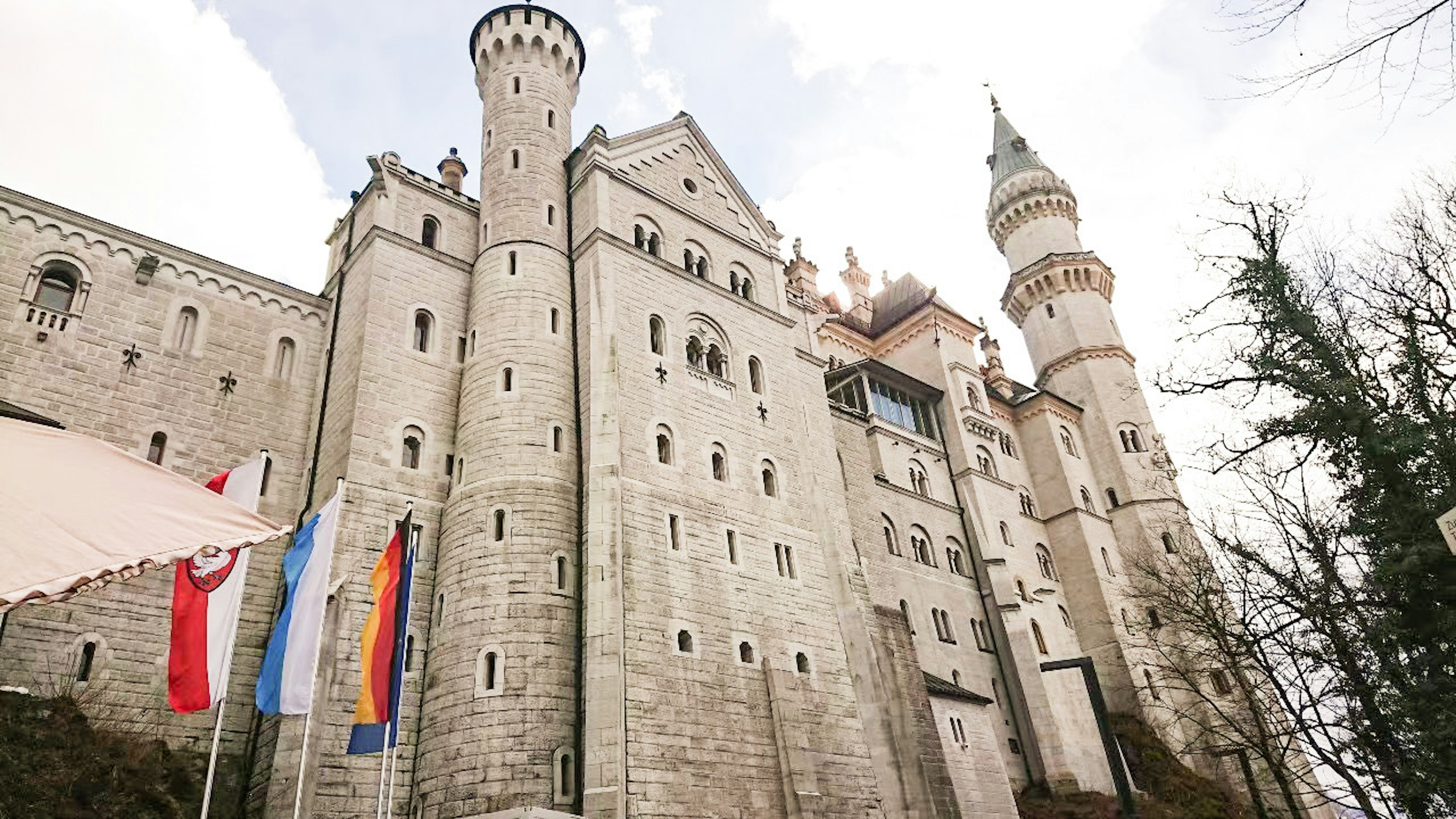 Impresionante exterior de castillo con arquitectura histórica