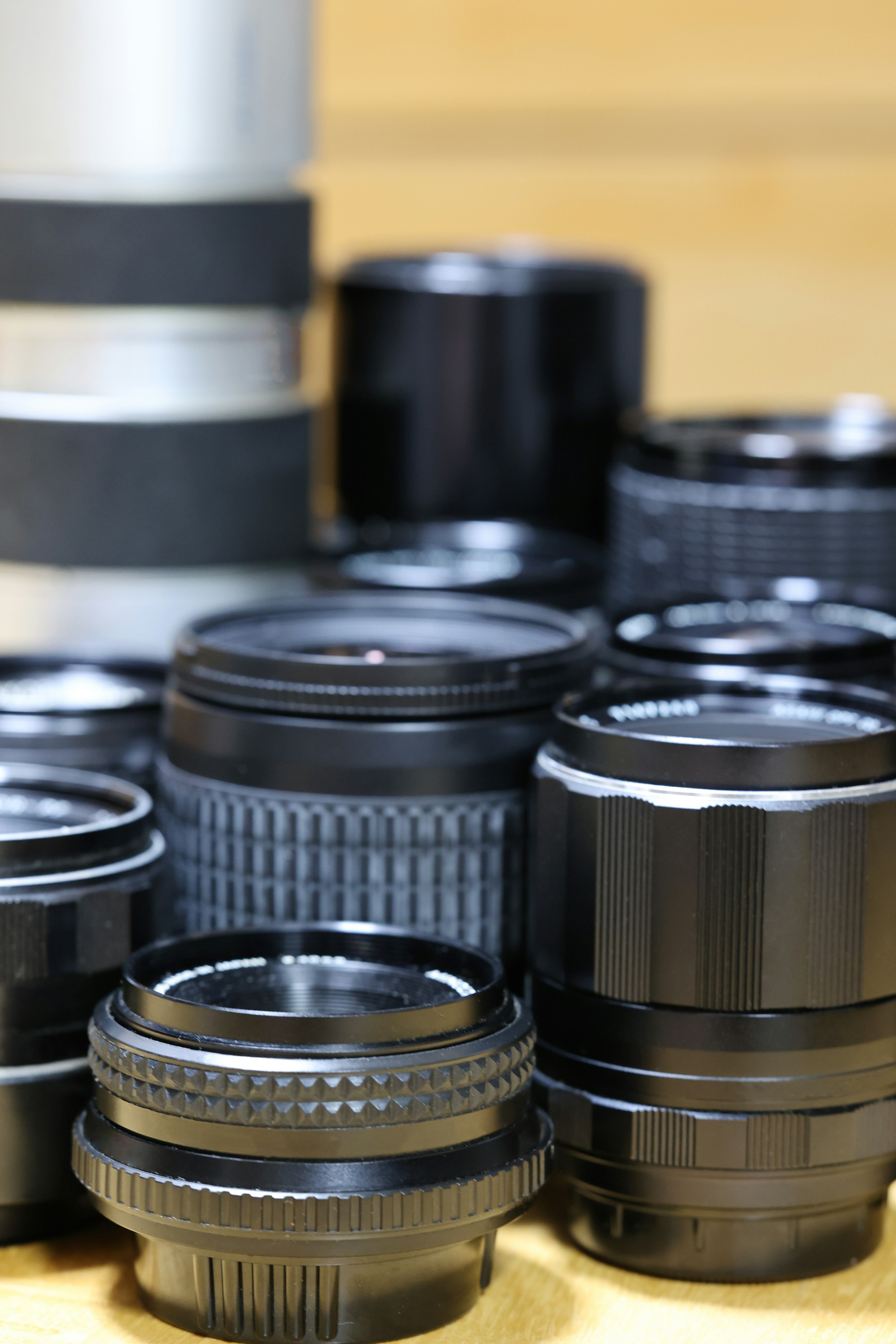 Various camera lenses arranged close together