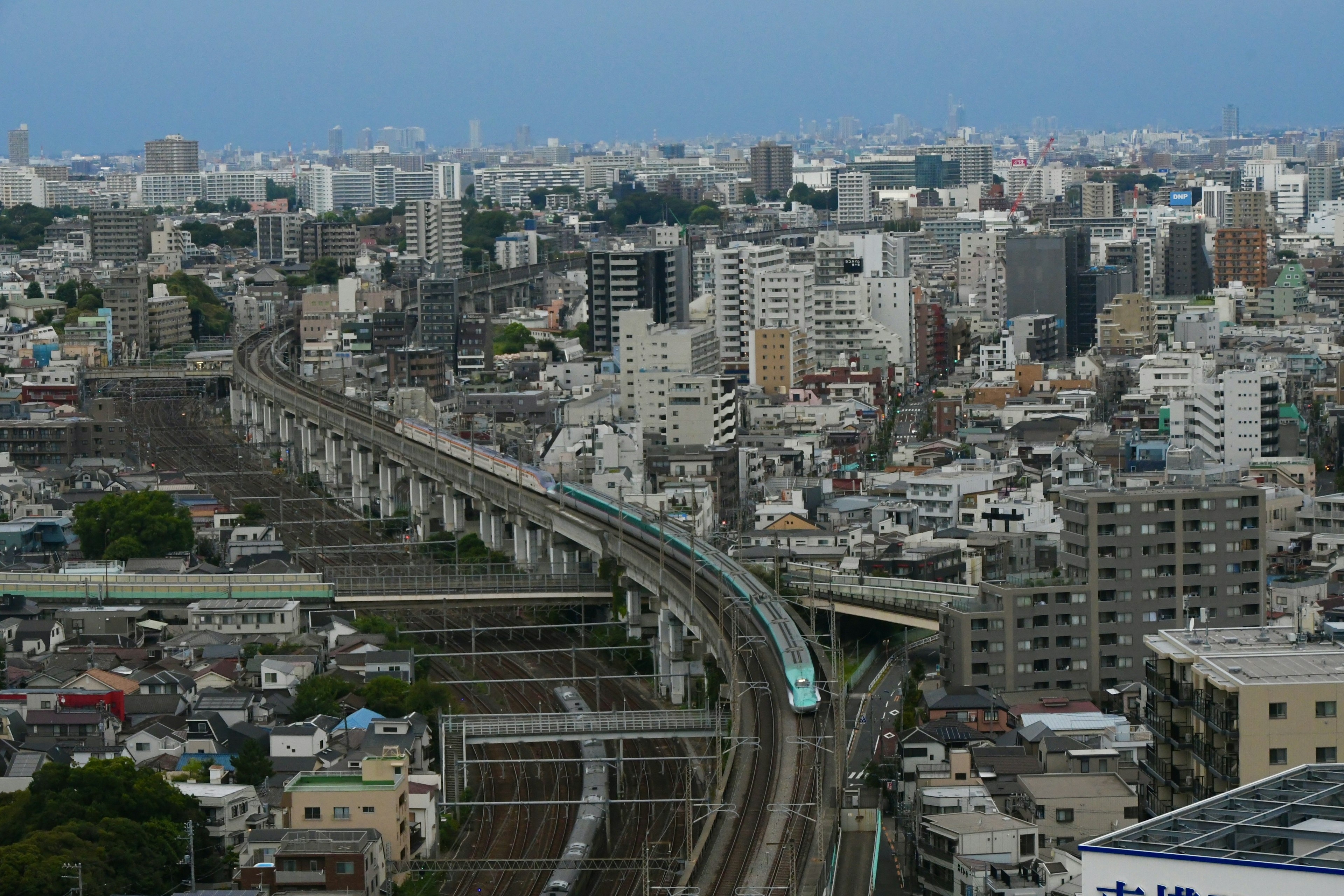 城市風景，特色摩天大樓和鐵路