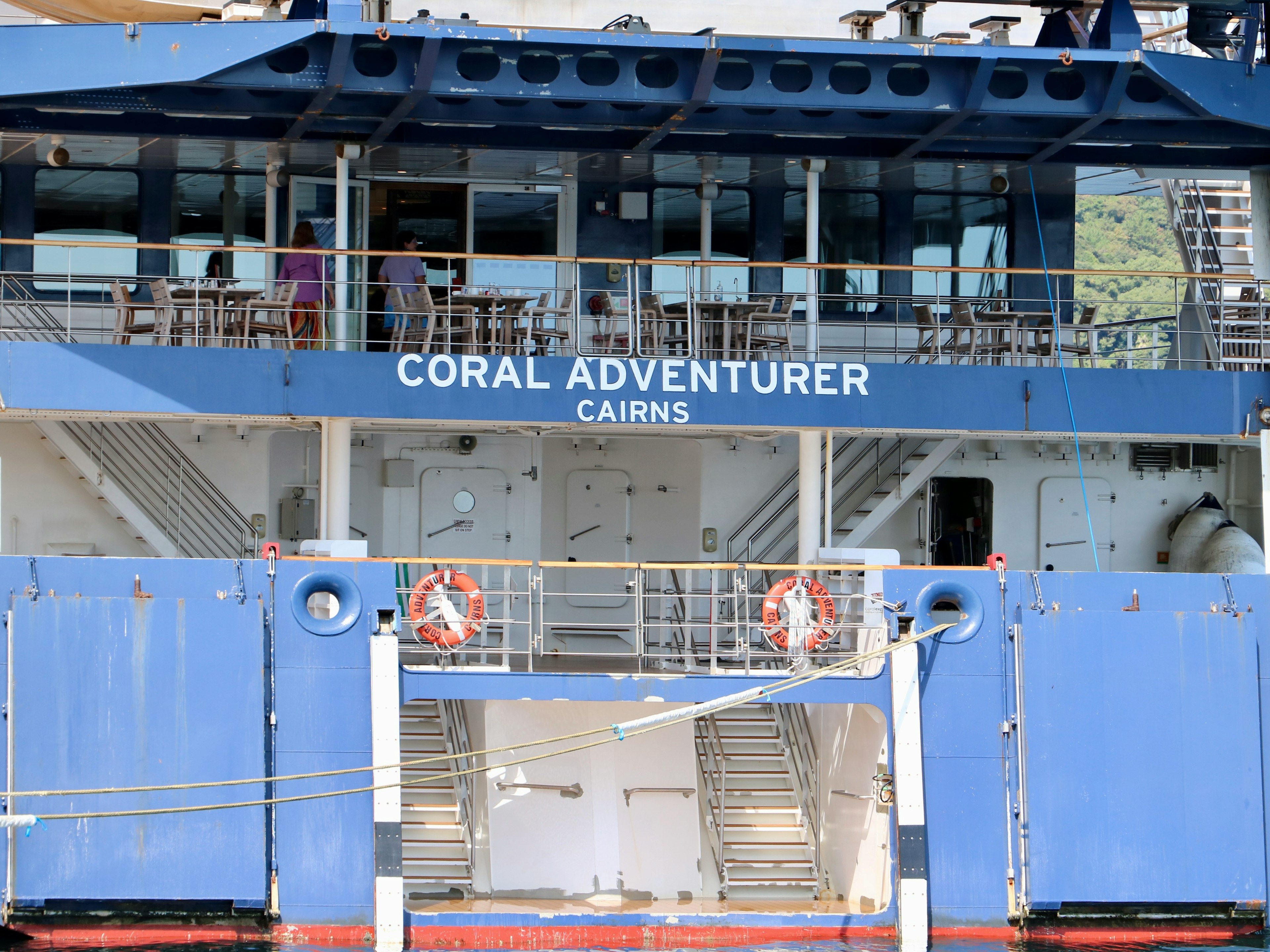 Vista detallada del barco Coral Adventurer