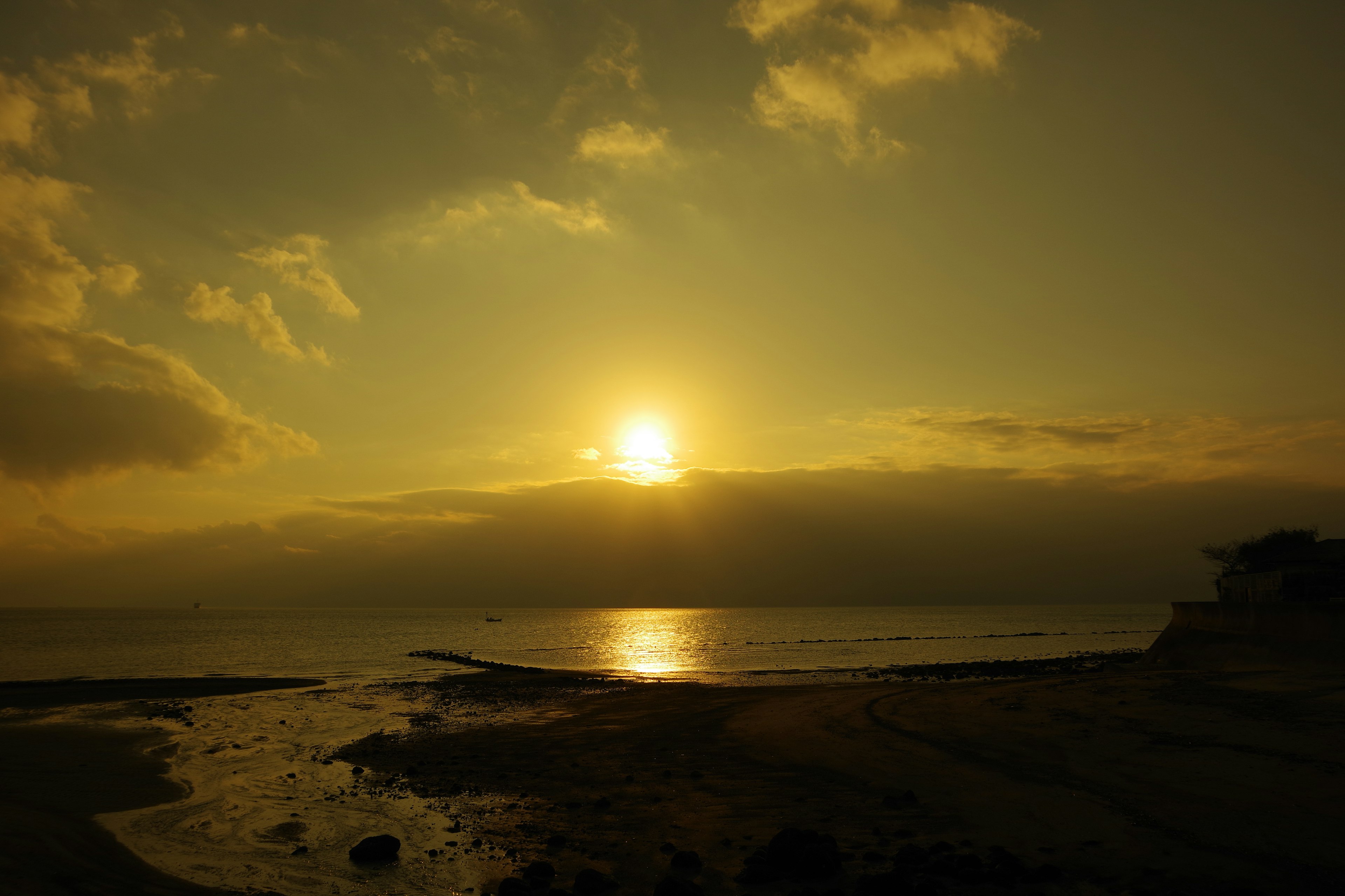 Paysage magnifique du coucher de soleil sur l'océan