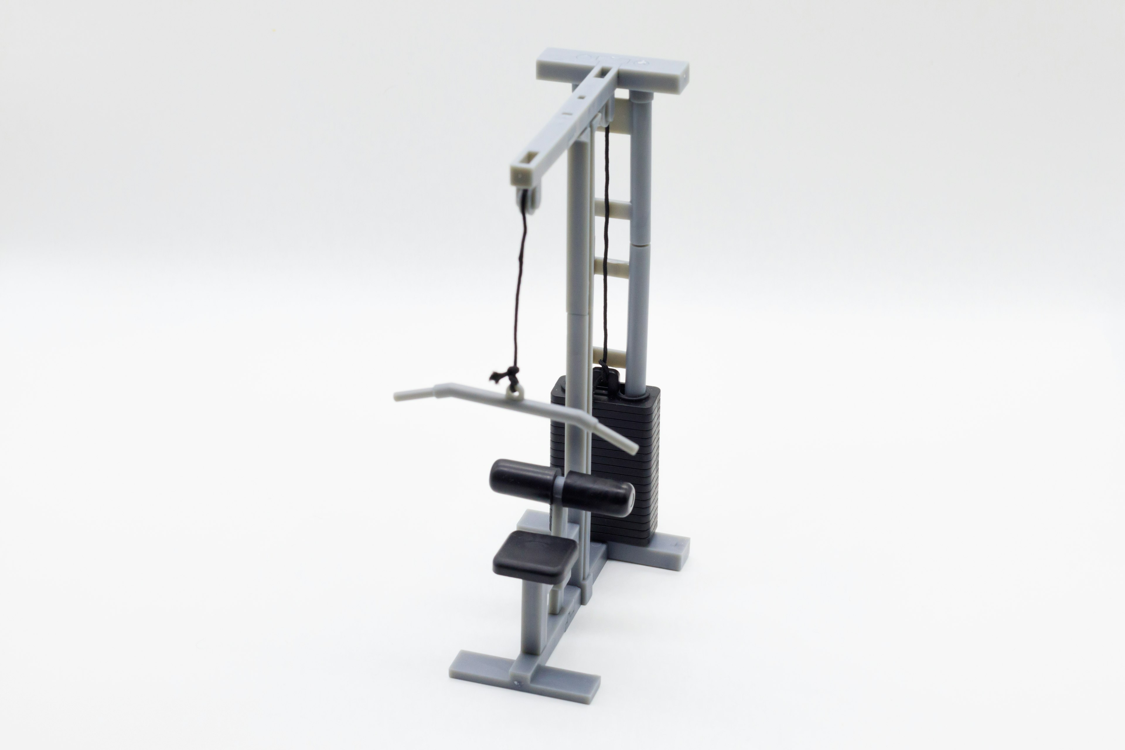 Macchina per lat pulldown da palestra in design argento e nero