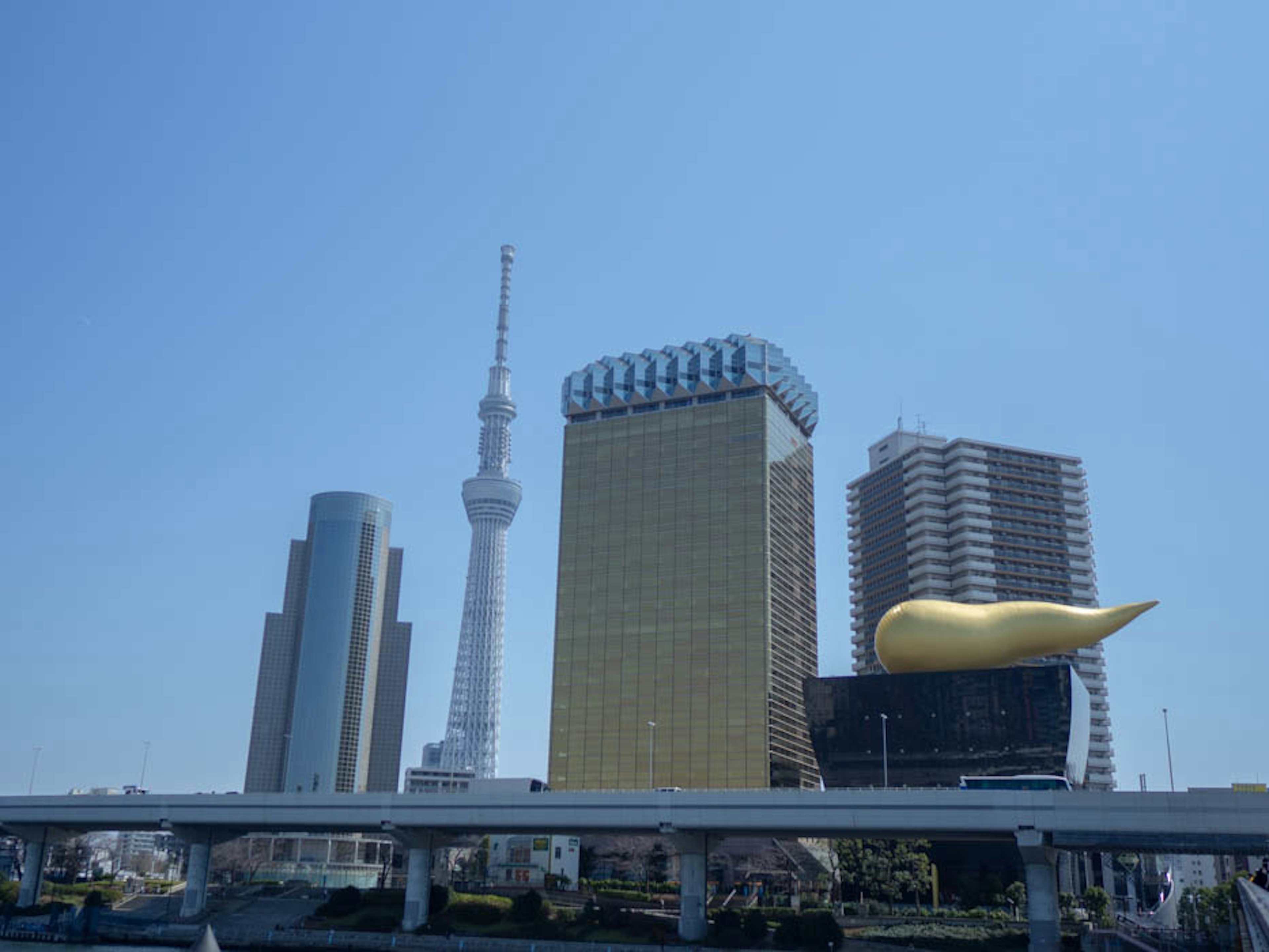 Vista della Tokyo Skytree e della torre Asahi Beer