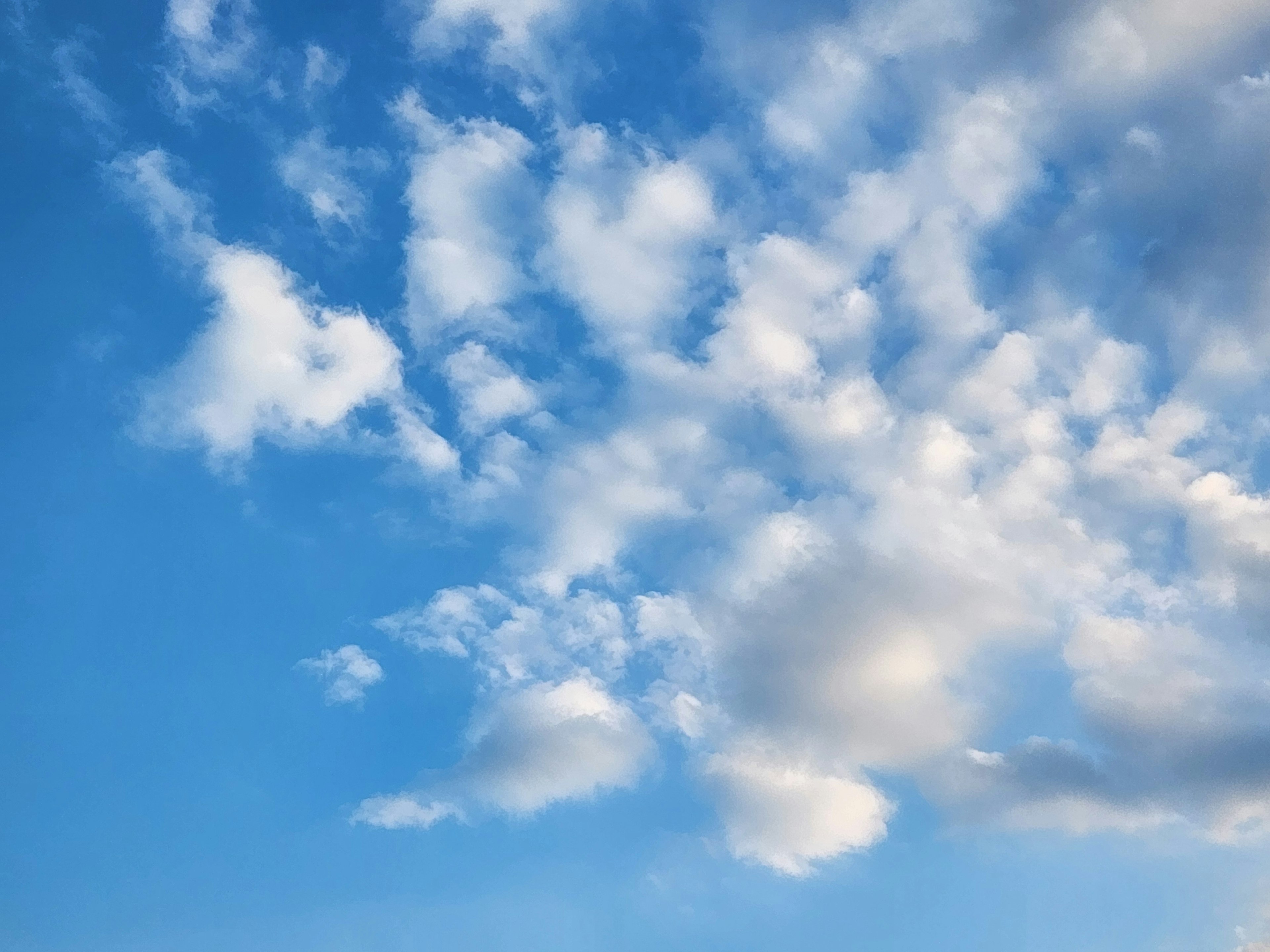 青空に浮かぶ白い雲の美しい景色