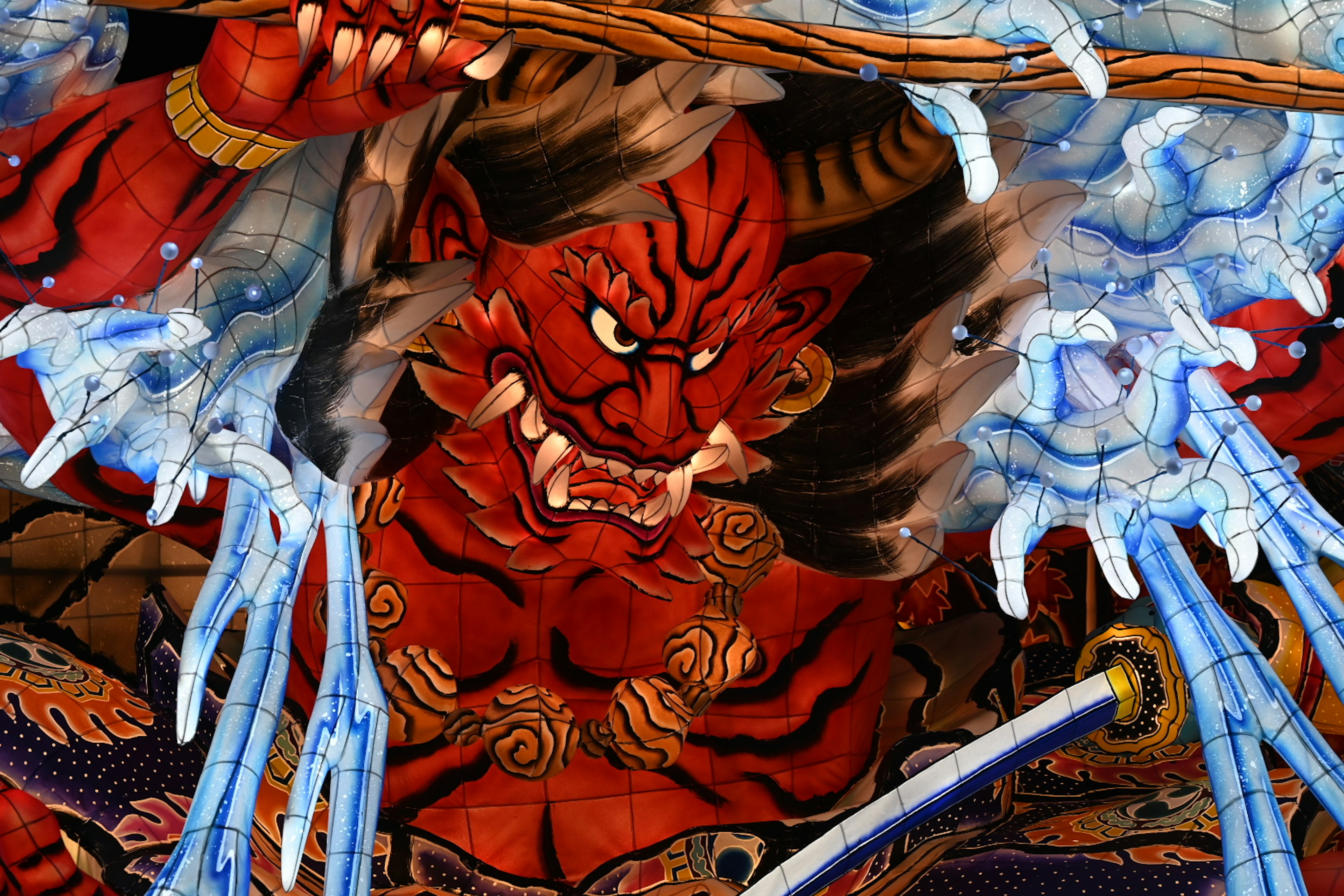 Arte japonés tradicional con un demonio rojo y agua fluyendo