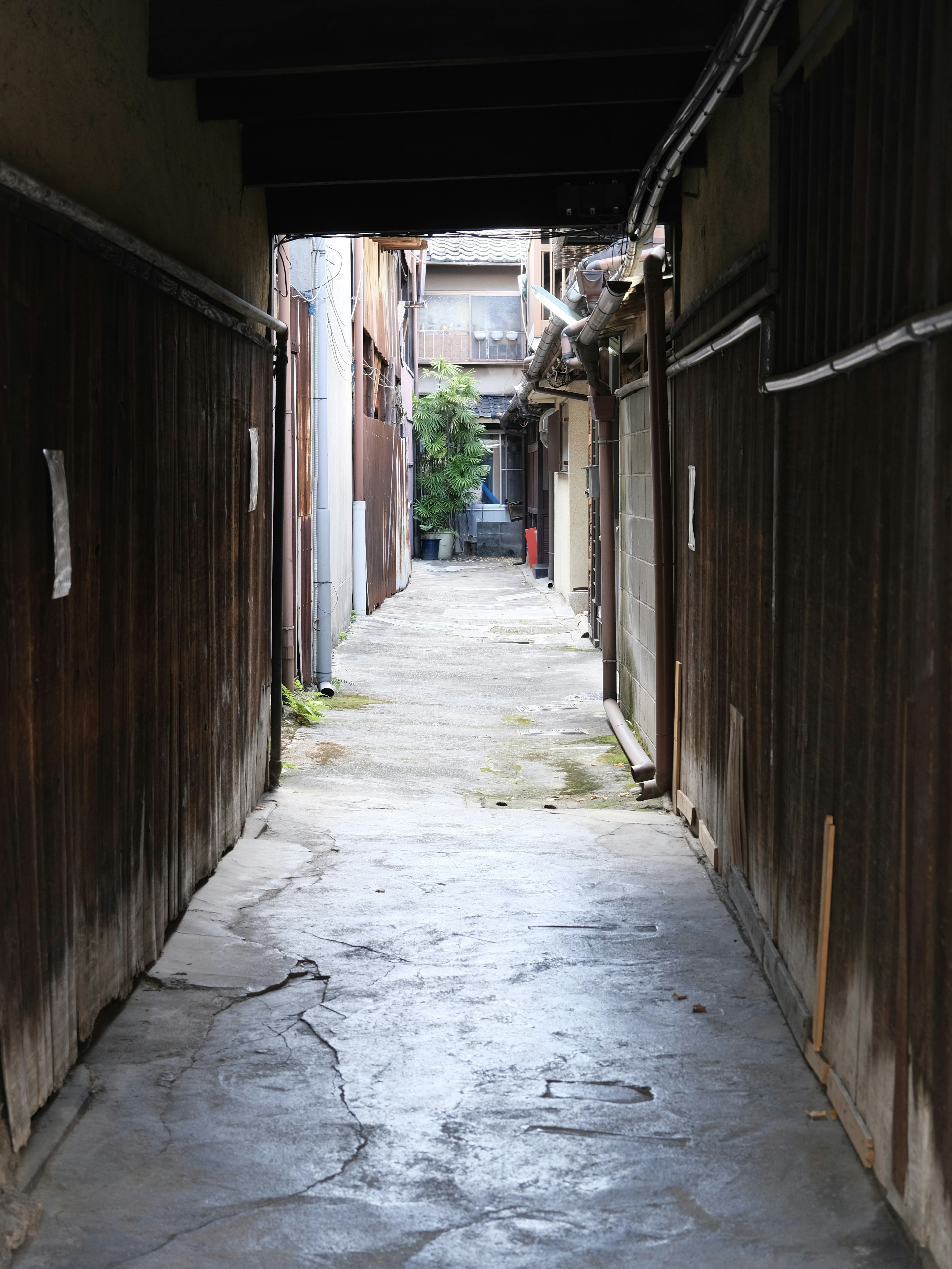 Narrow passageway between old buildings with stone pavement