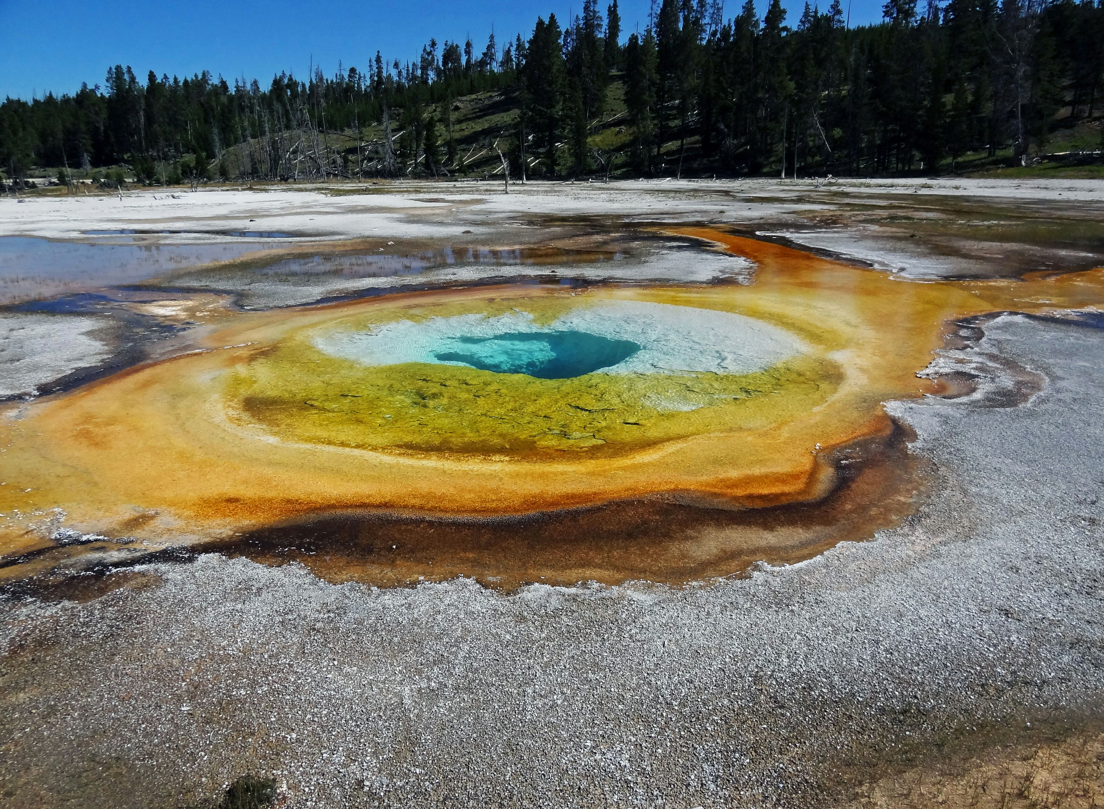 Warna-warna cerah dari Grand Prismatic Spring di Taman Nasional Yellowstone