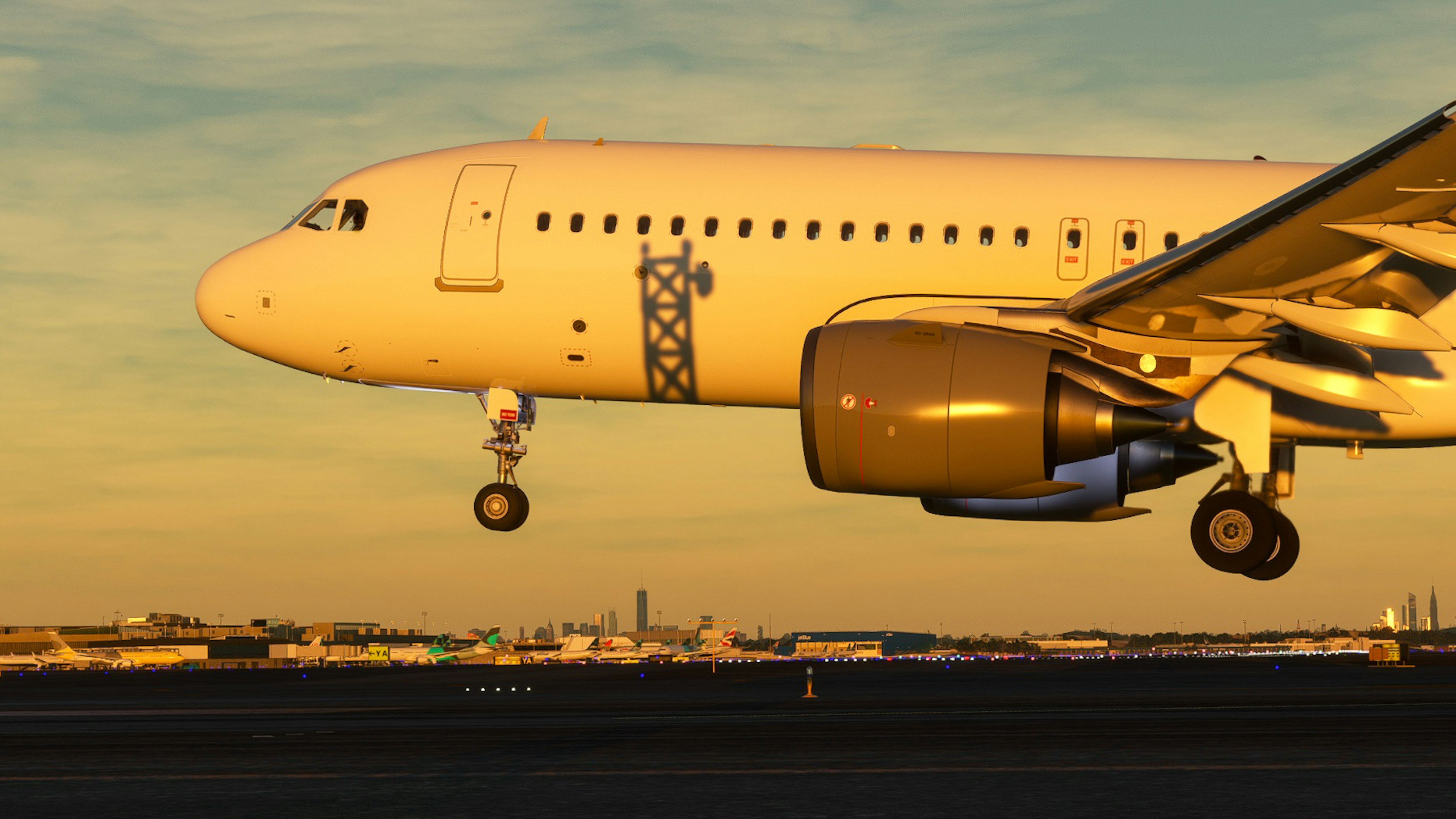 Un avión aterrizando durante el atardecer