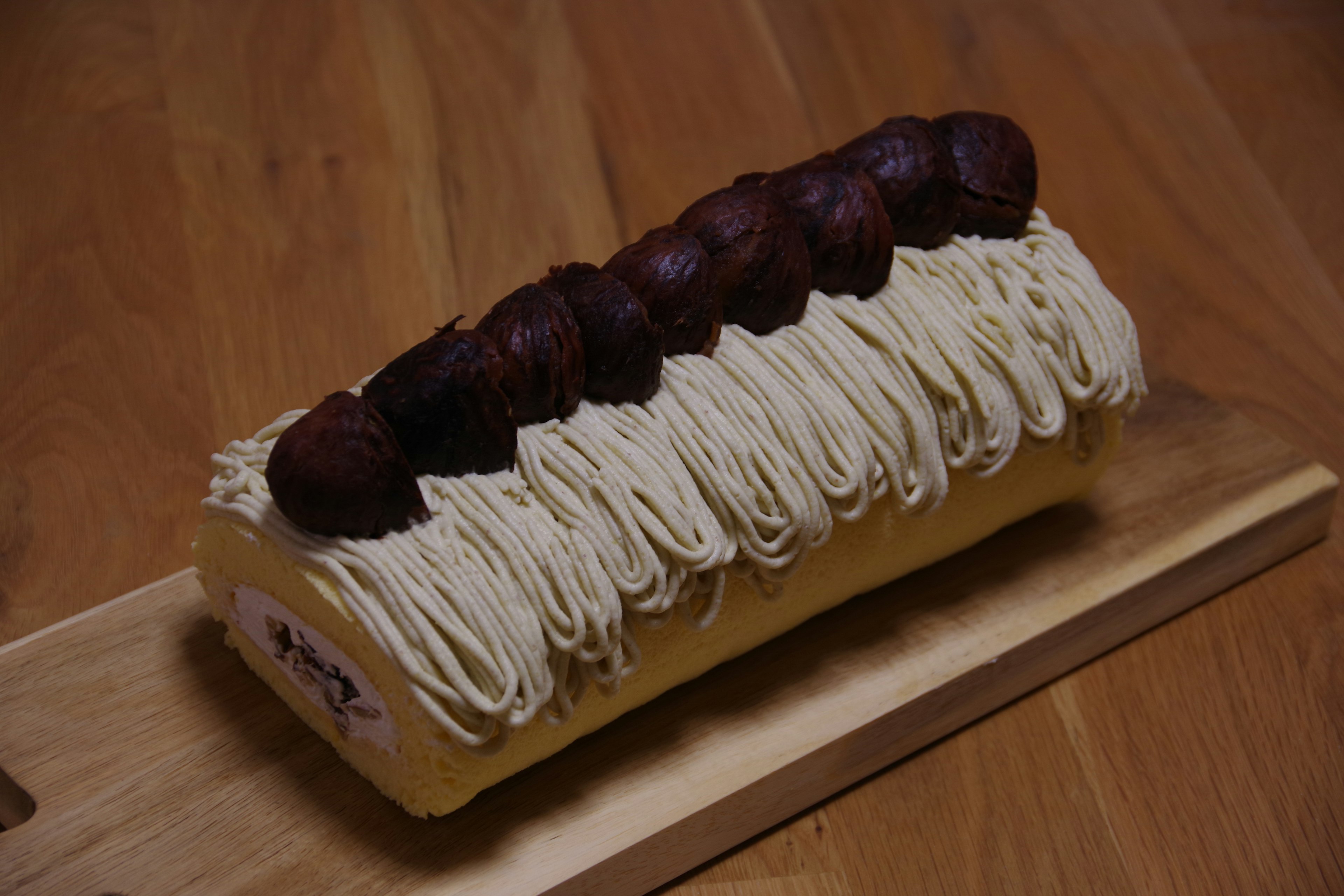 Gâteau Mont Blanc magnifiquement conçu avec de la crème lisse