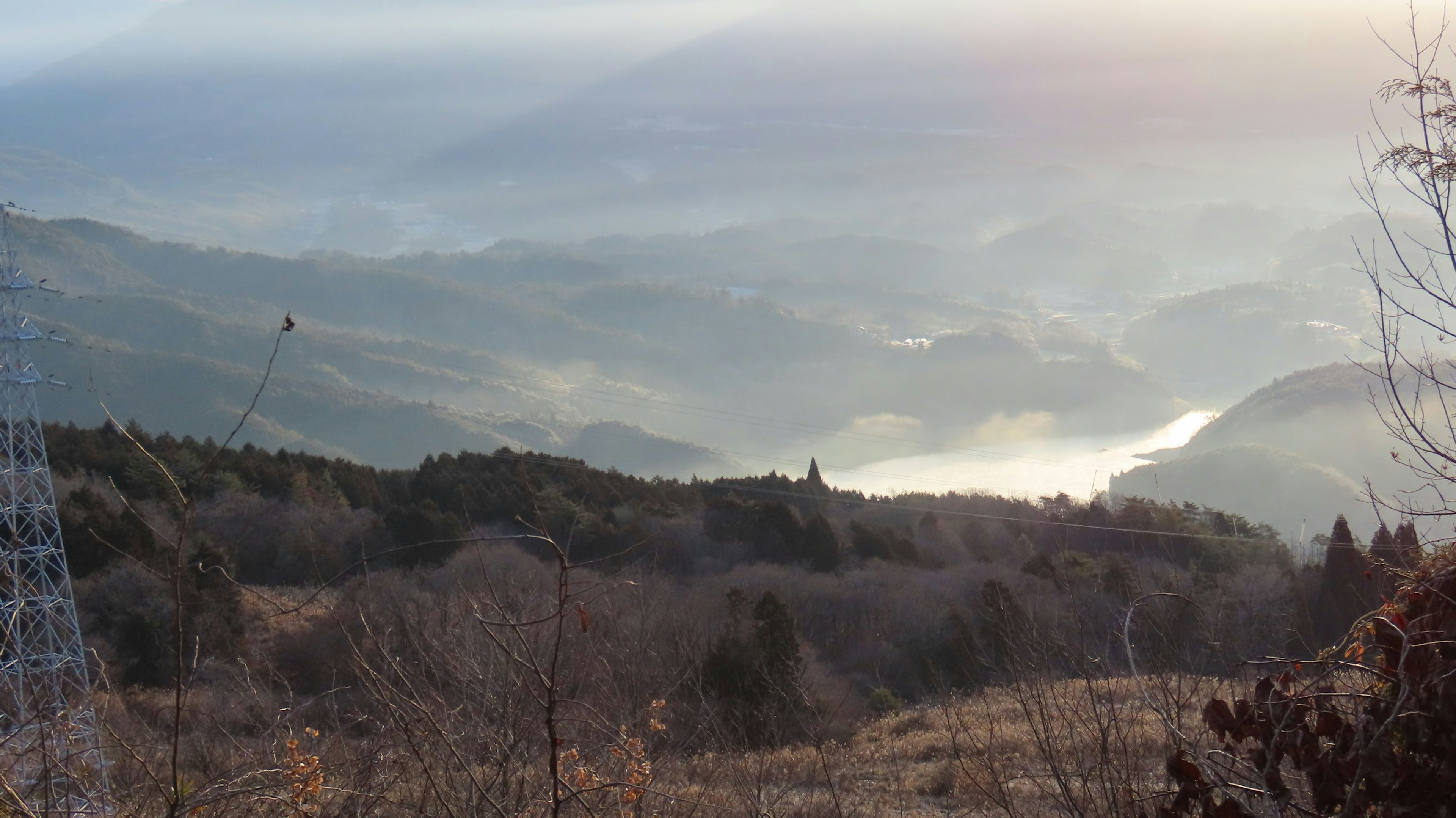 Schöne Berglandschaft mit sanftem Licht