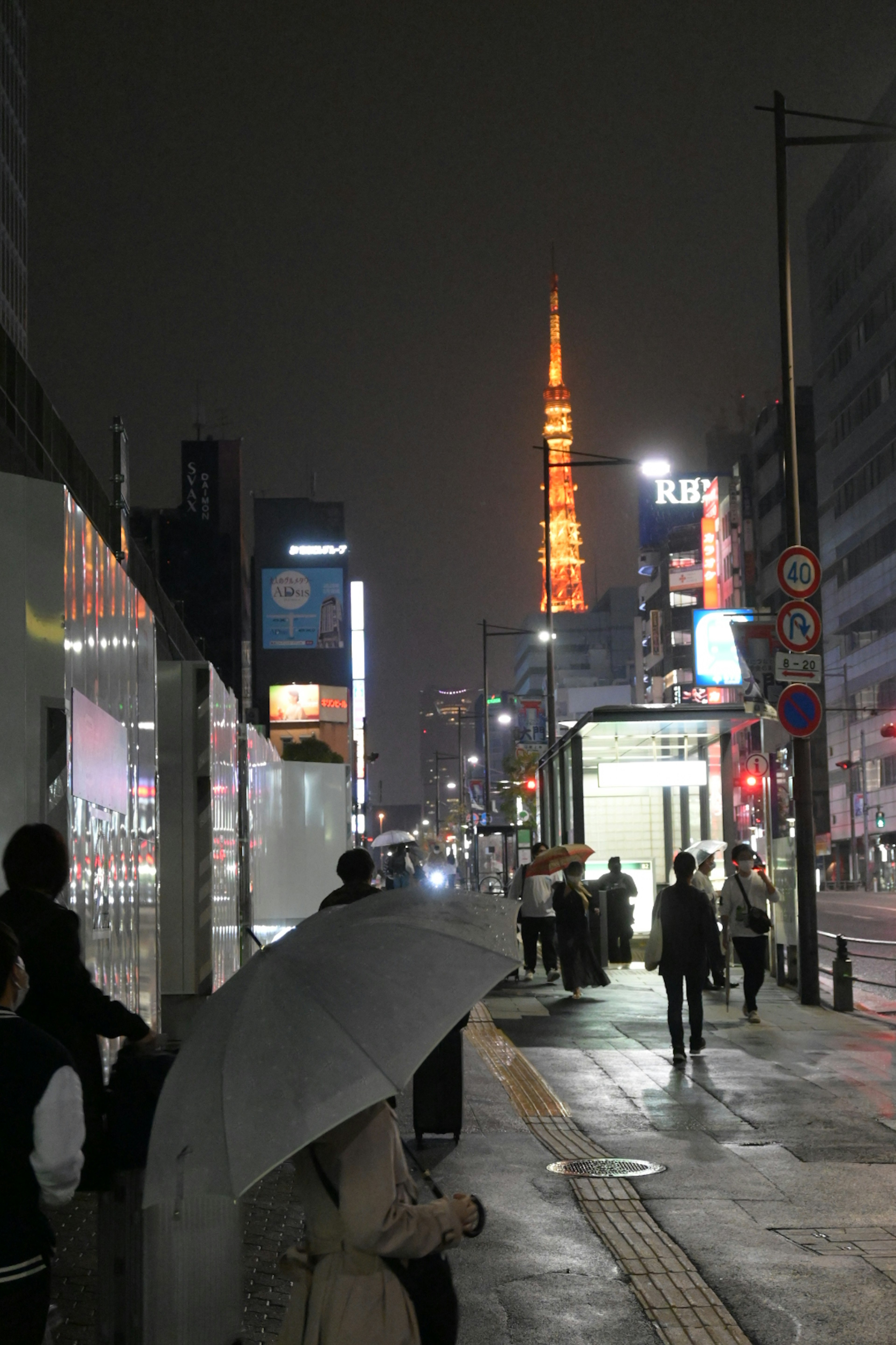 Vue nocturne de Tokyo avec la Tour de Tokyo illuminée