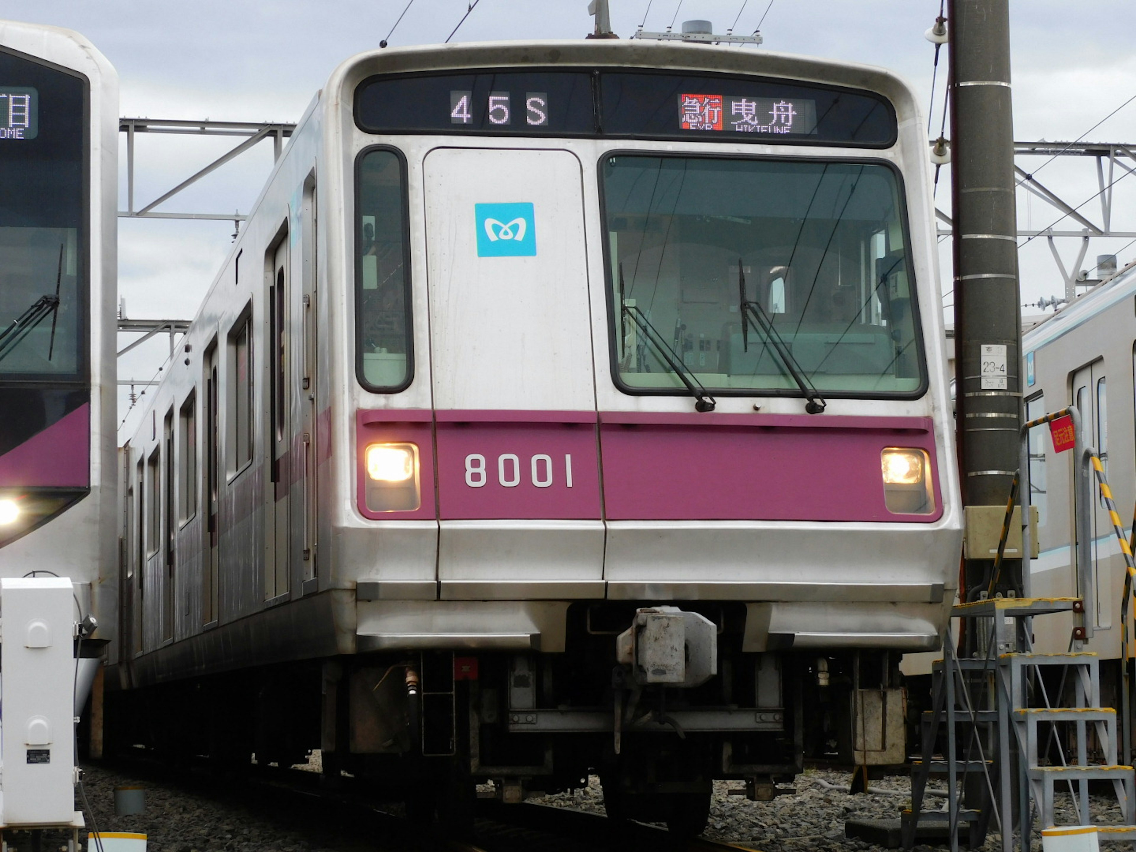 Train number 8001 at a station with route 455