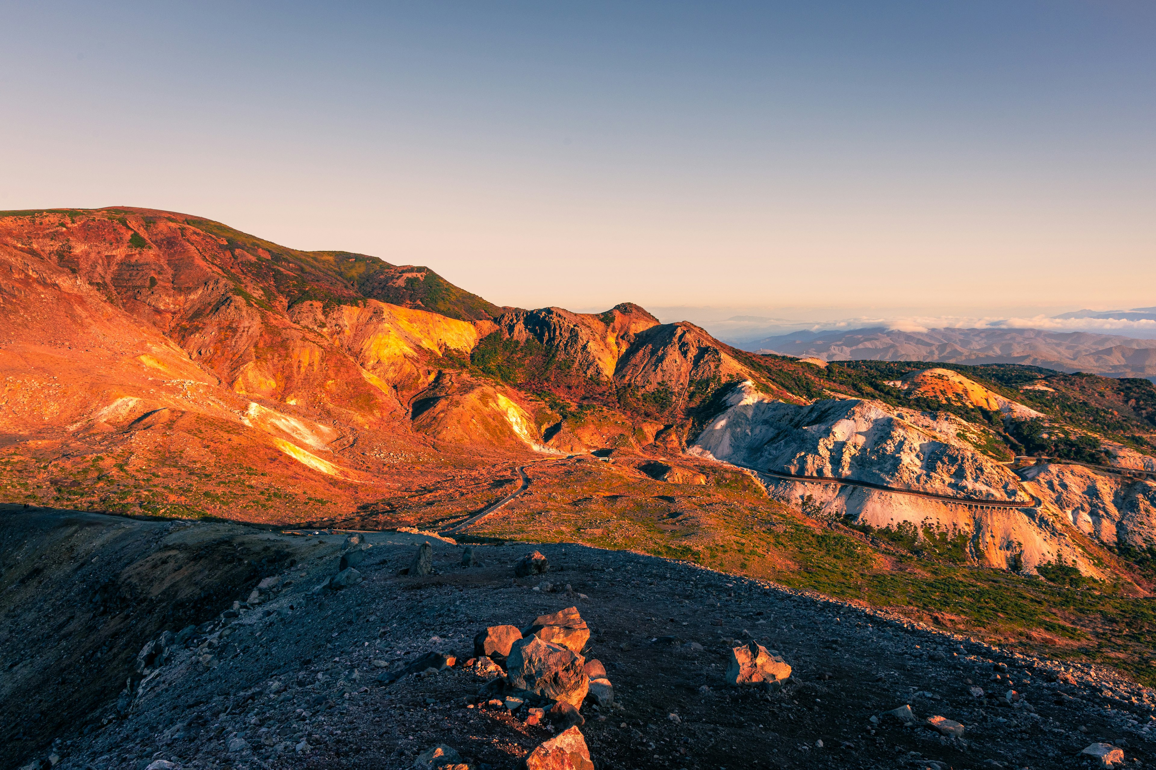 壯觀的火山景觀，五彩繽紛的岩石和山脈