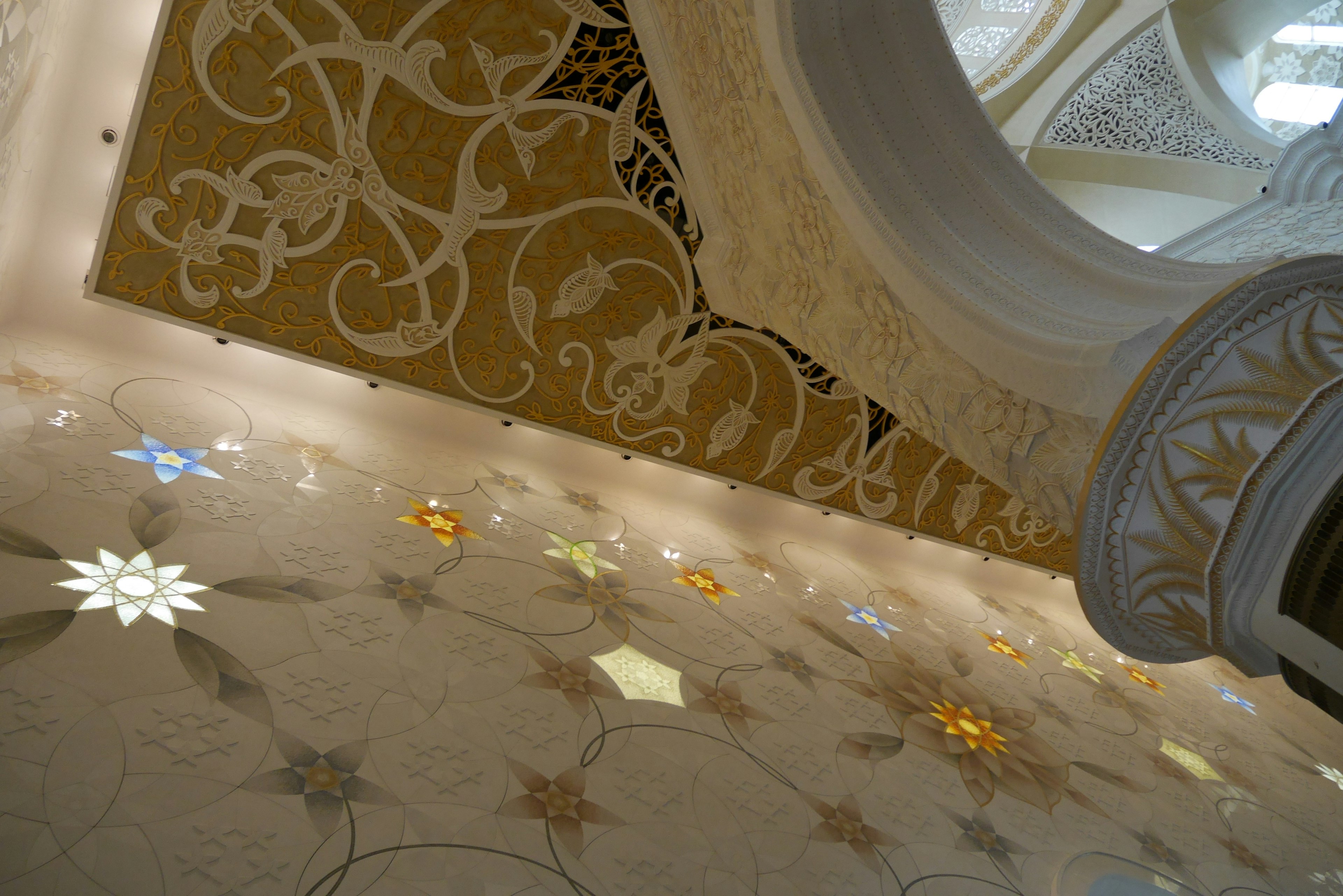 Photo of an indoor space with luxurious decorative wall and illuminated patterns