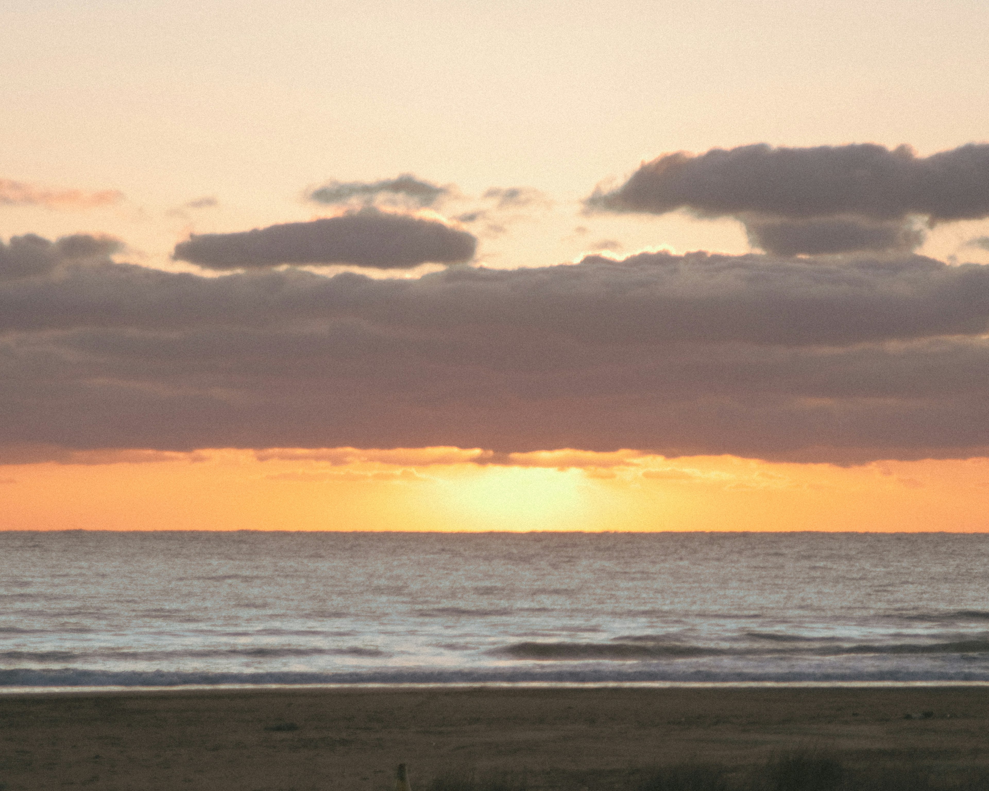 Schöne Landschaft von Meer und Sonnenuntergang