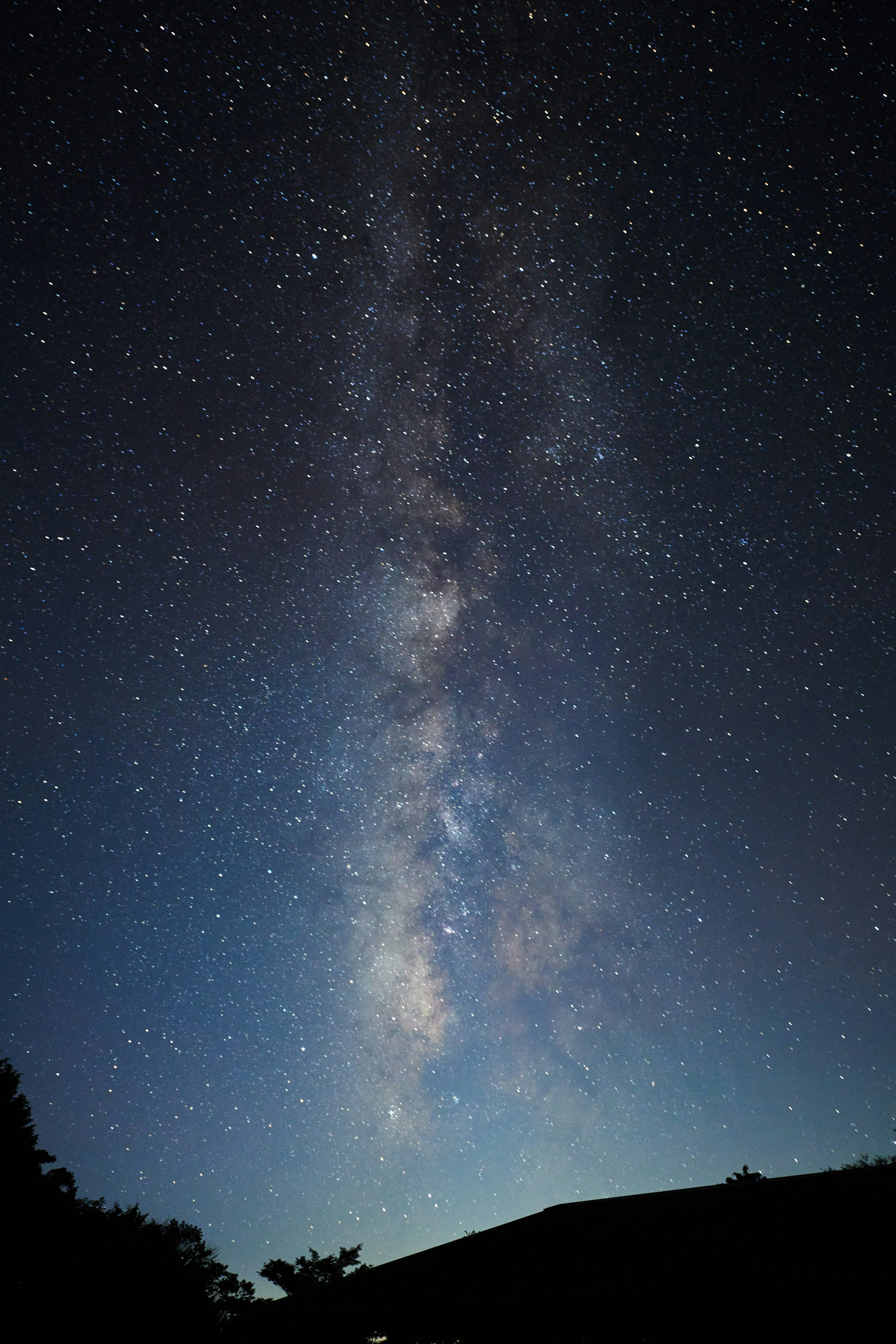 Vista straordinaria del cielo stellato e della Via Lattea