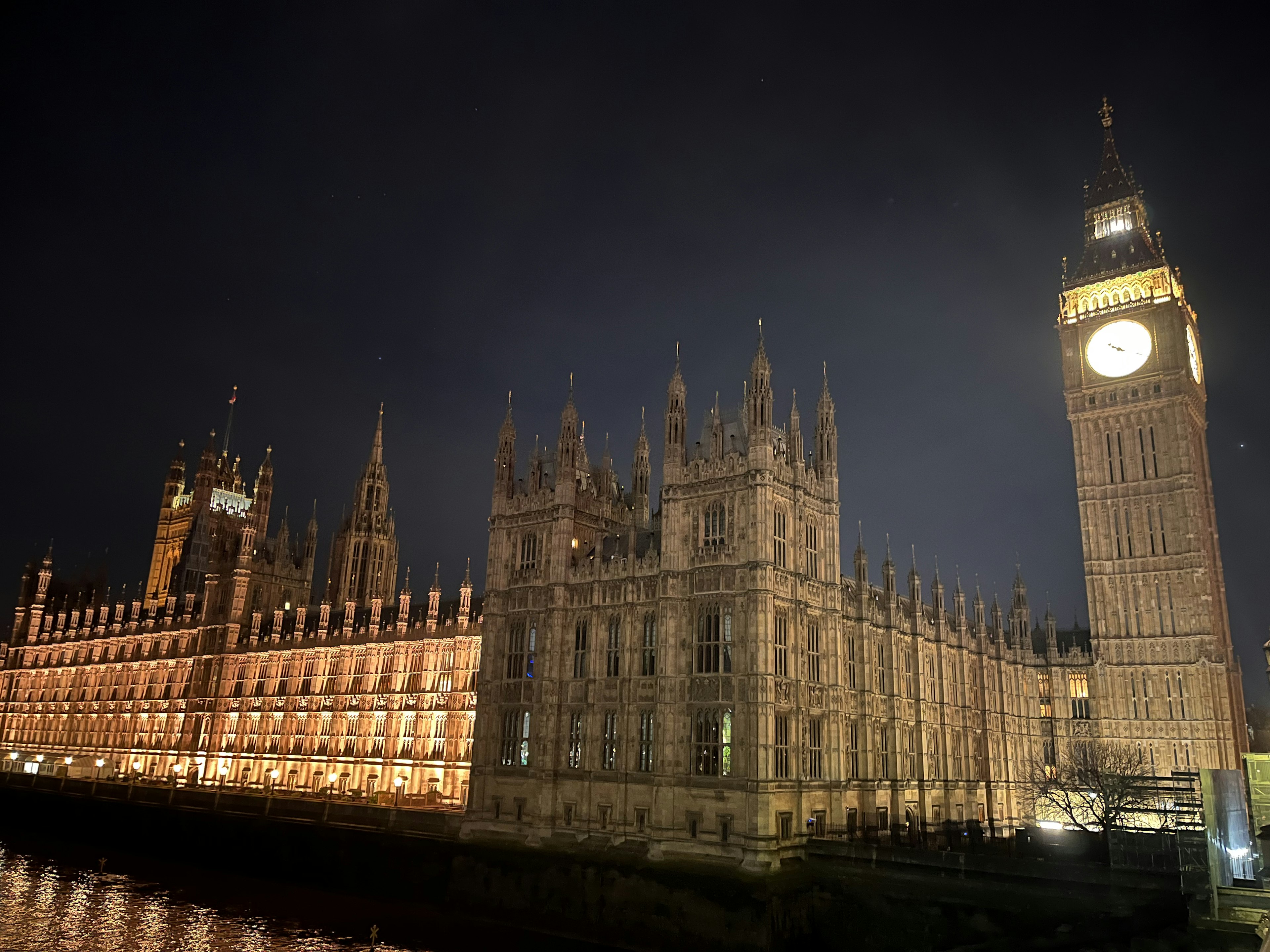 Night view of Big Ben and the Houses of Parliament in London