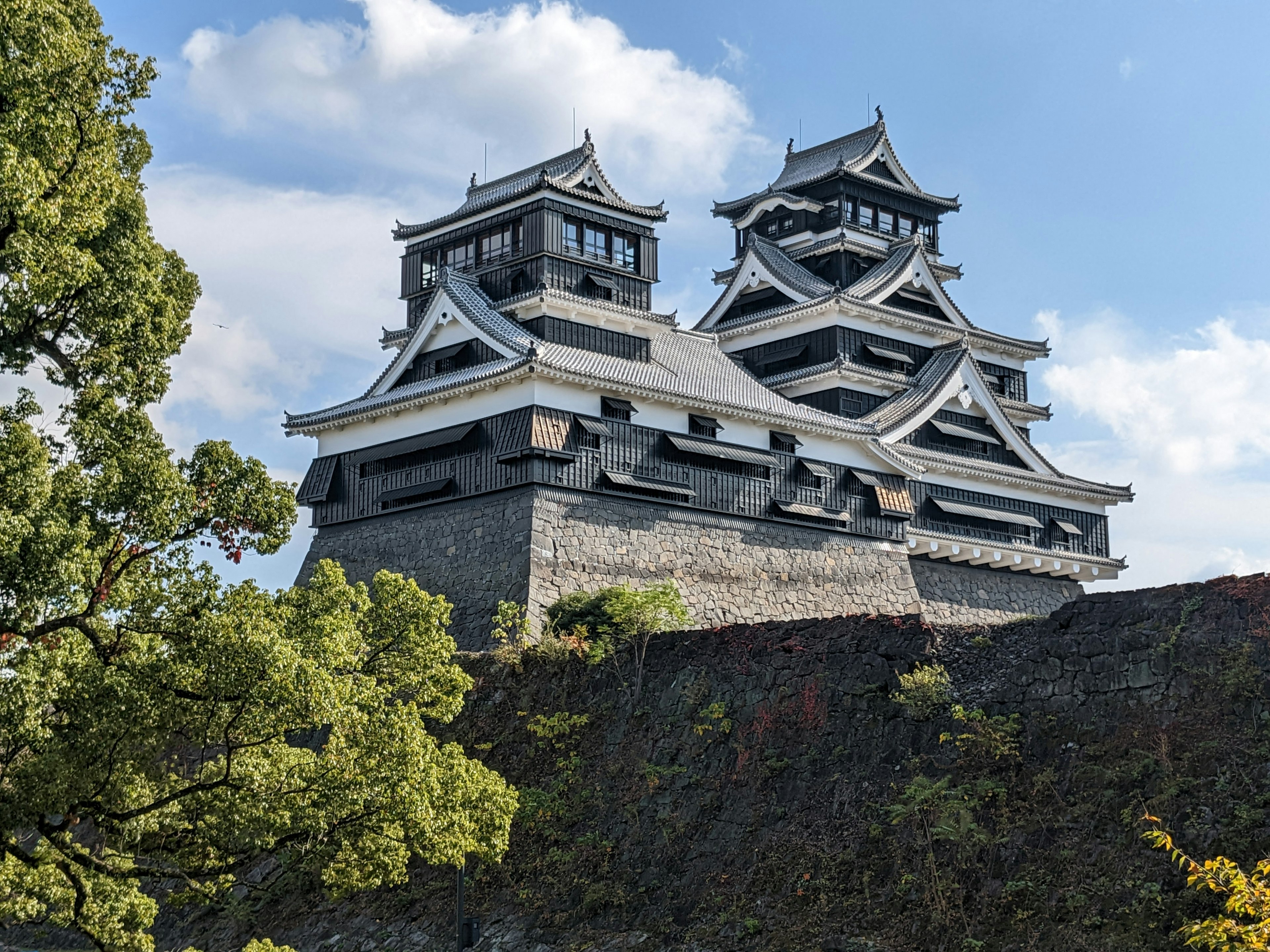 Kumamoto-Schloss mit schöner Architektur und traditionellem Design