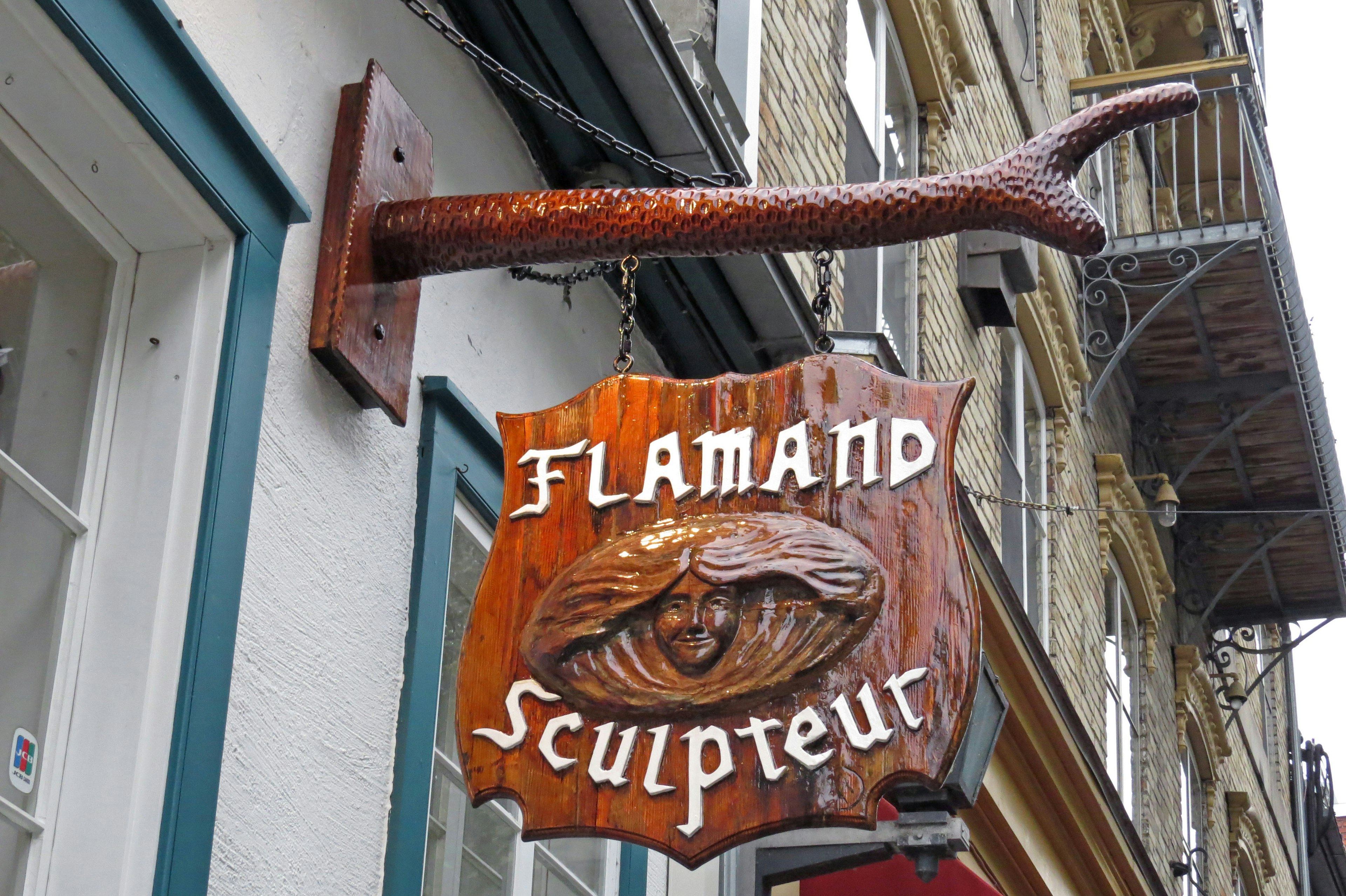 Flamand sculptor sign with decorative wooden elements