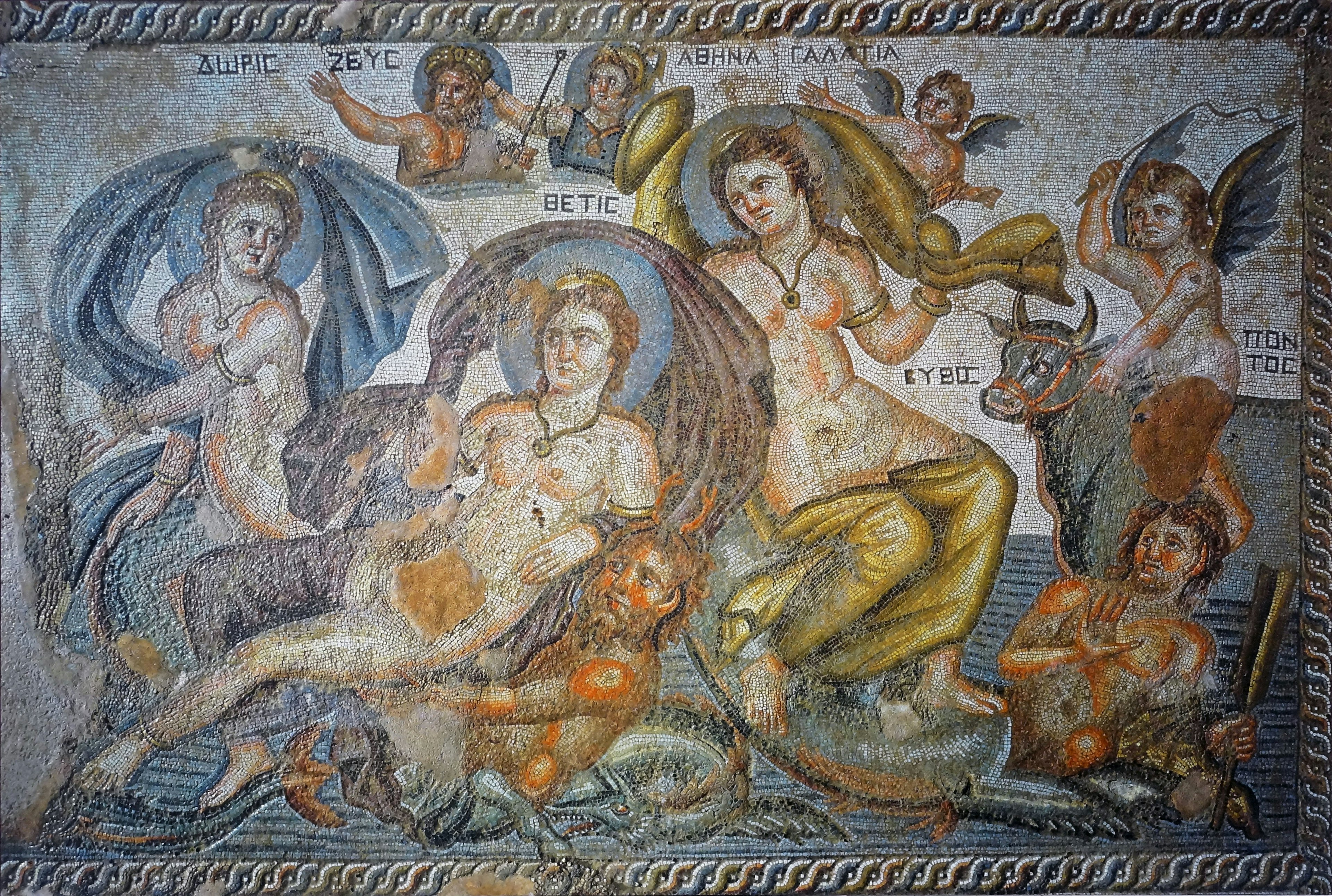 Mosaïque ancienne représentant des dieux de la mer et des nymphes