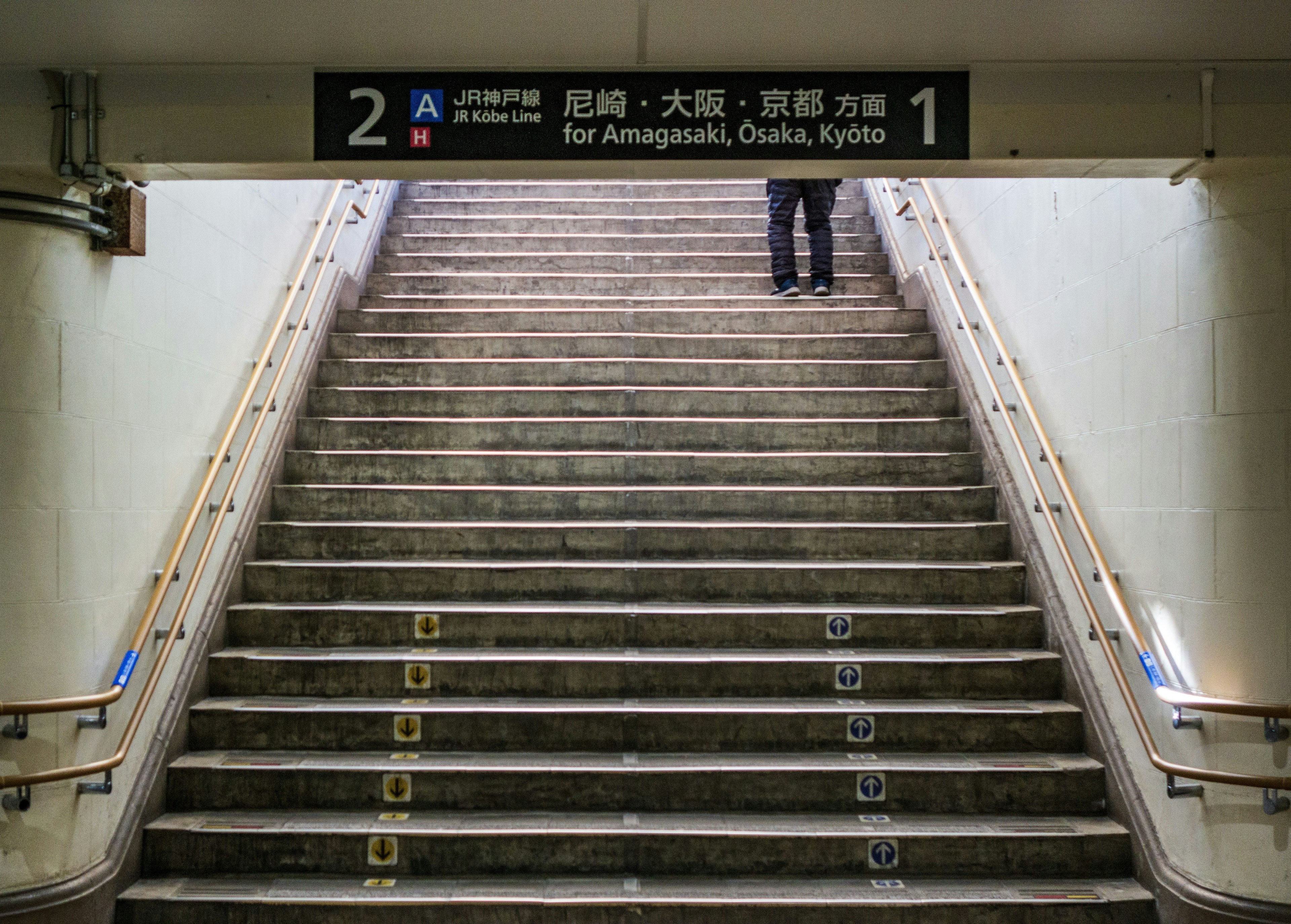 Treppen mit Wegweiser für Anagawaki, Osaka, Kyoto