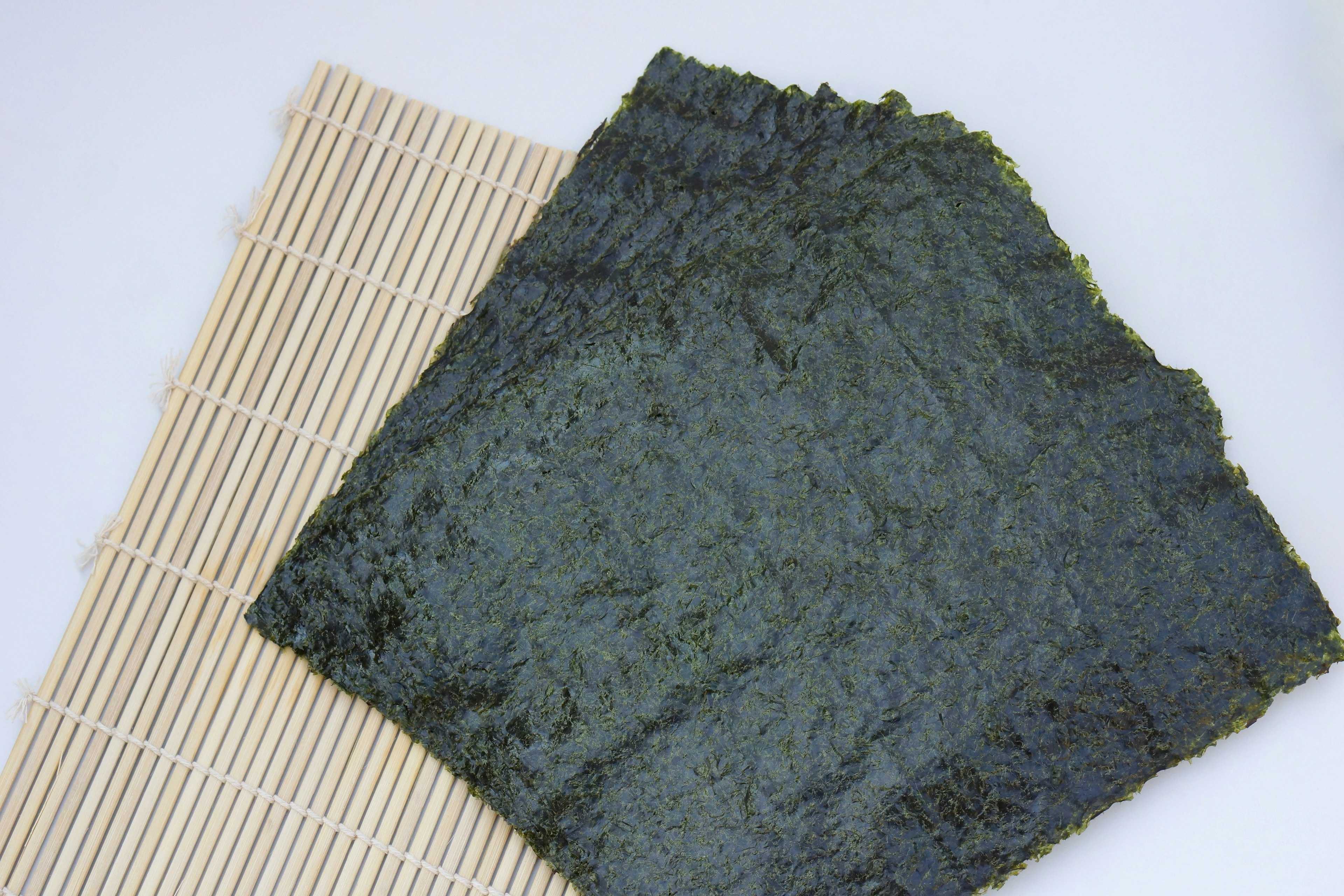 Image of nori seaweed and a bamboo sushi mat