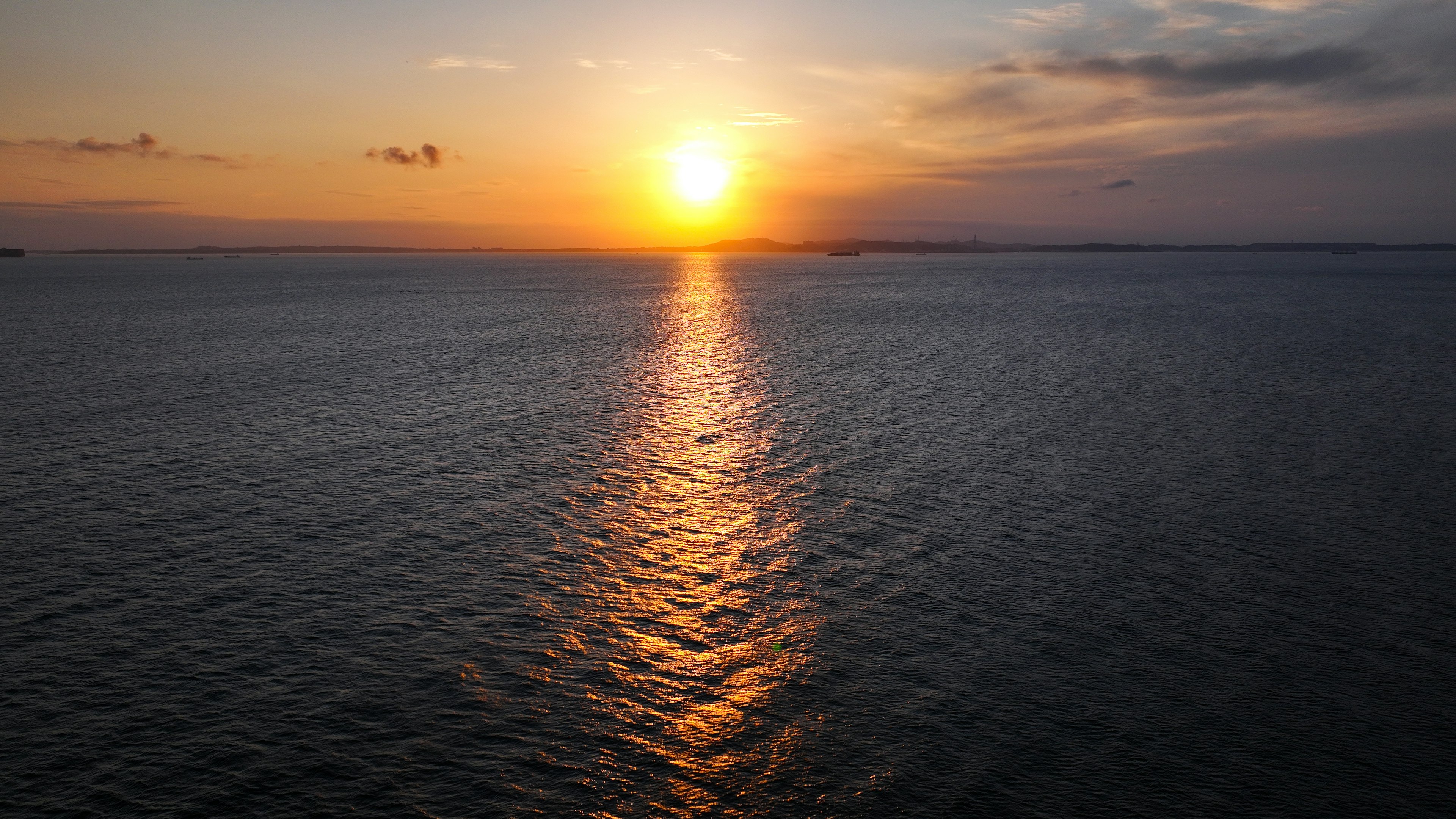 Beautiful landscape of the sunset over the ocean