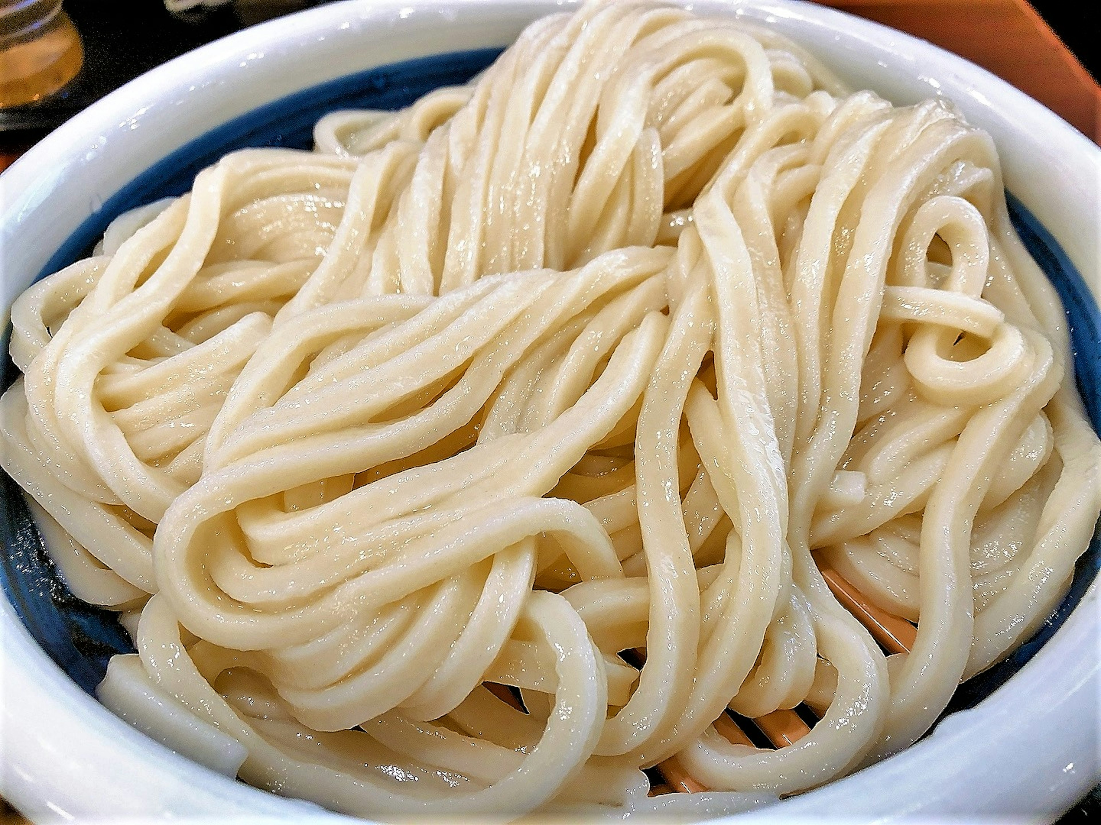 A bowl of white udon noodles