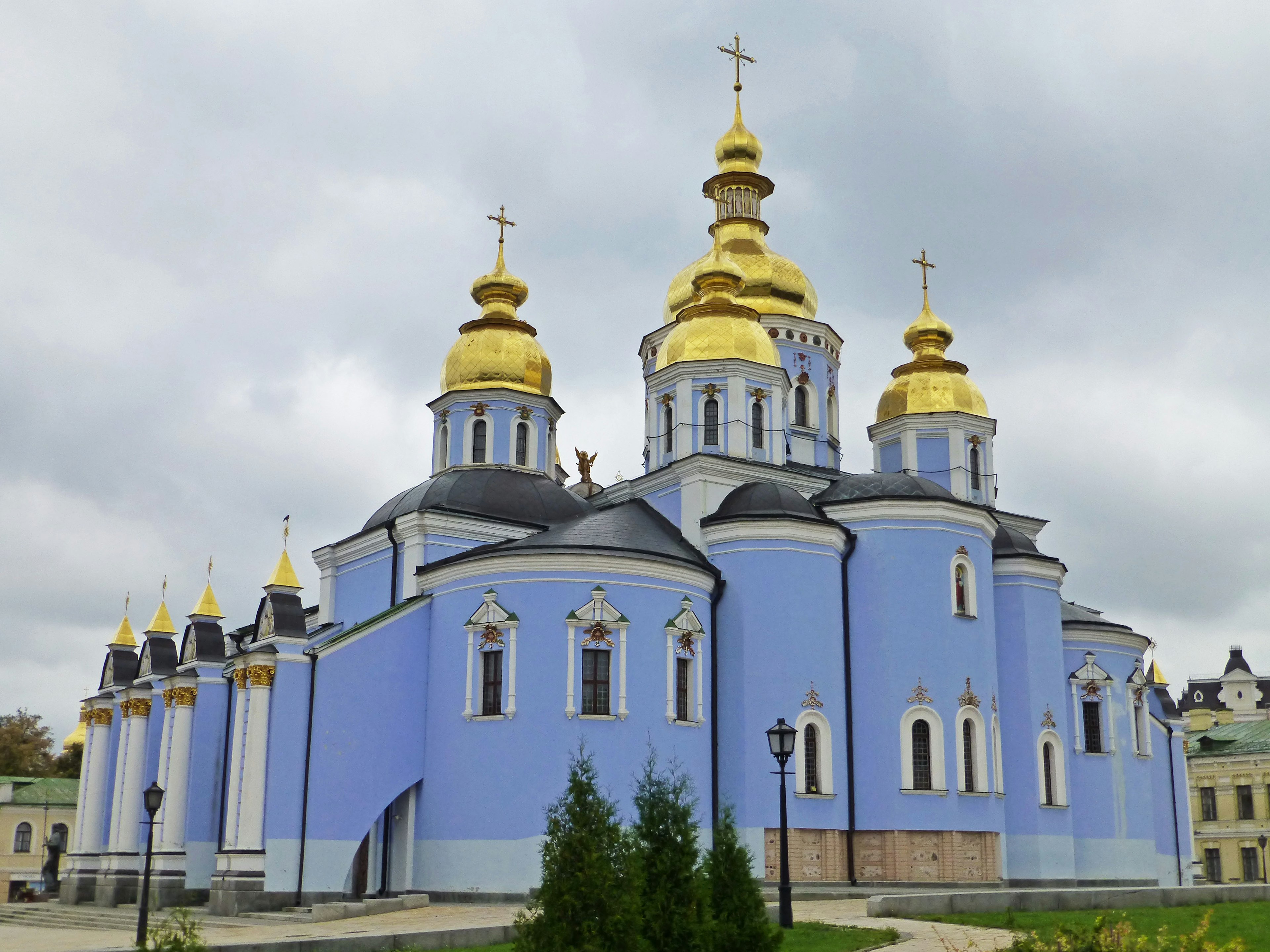 Church building with blue walls and golden domes