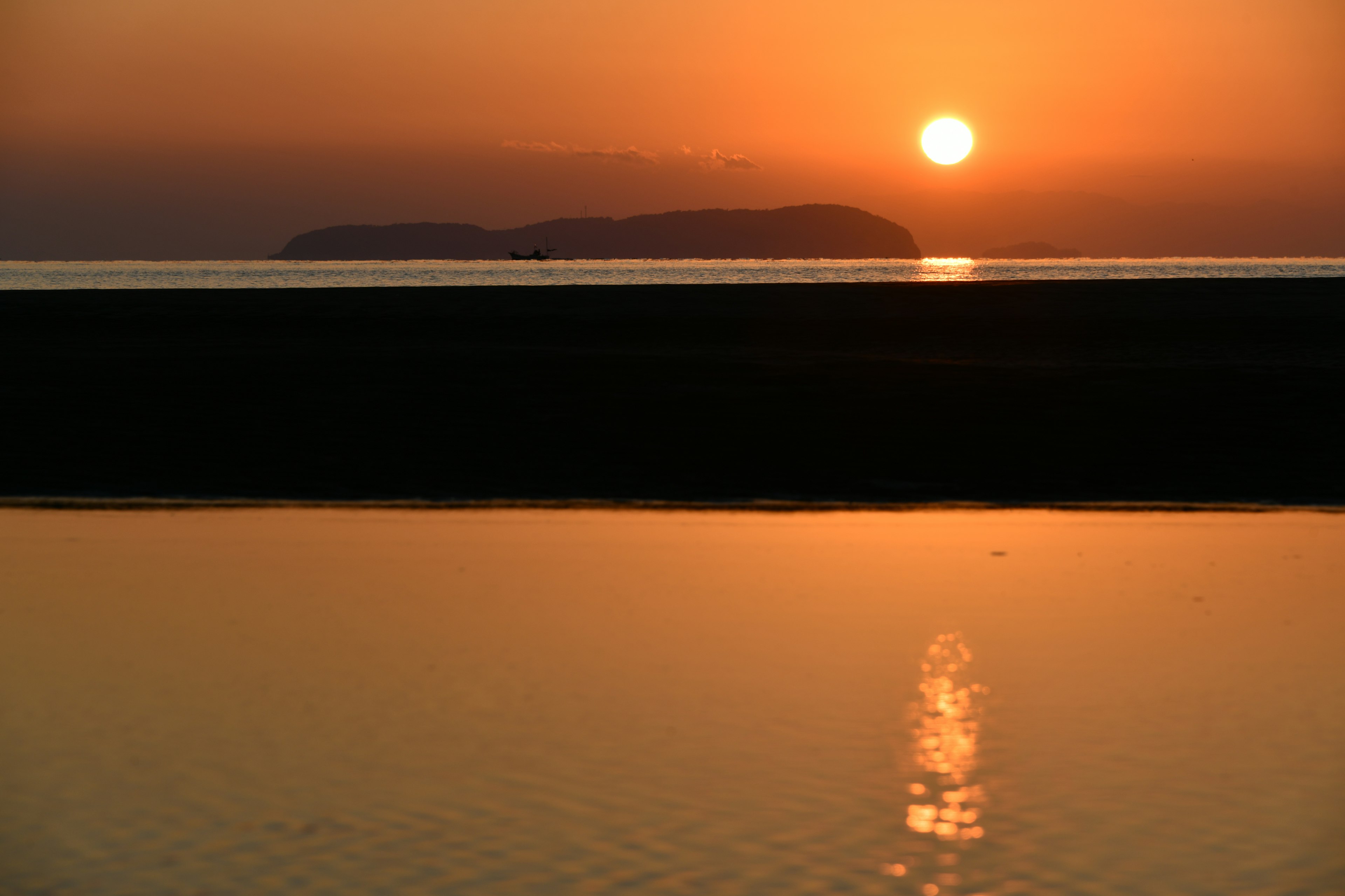 Bellissimo paesaggio del tramonto sul mare