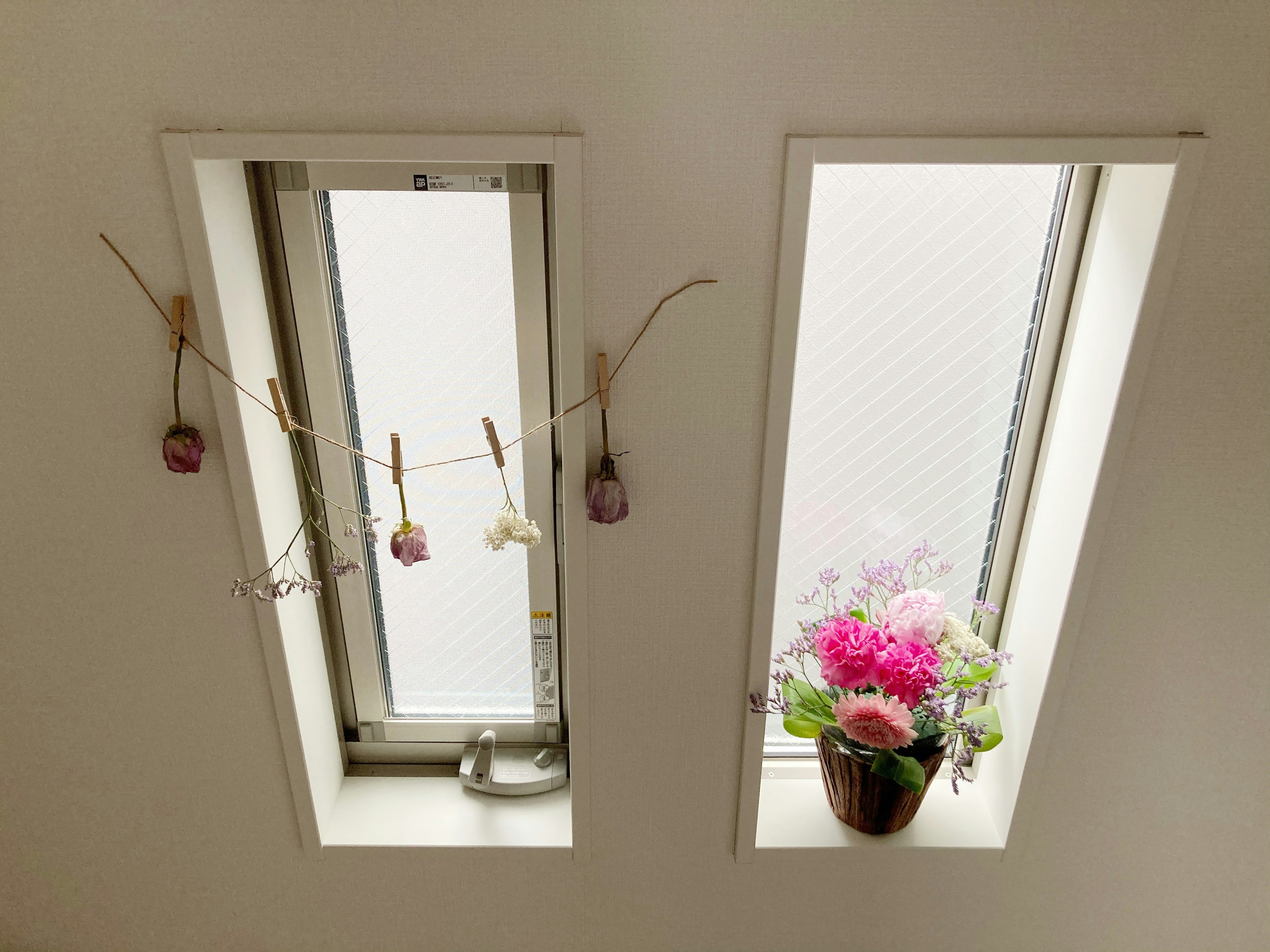 Interior view of a room with two windows decorated with small flowers