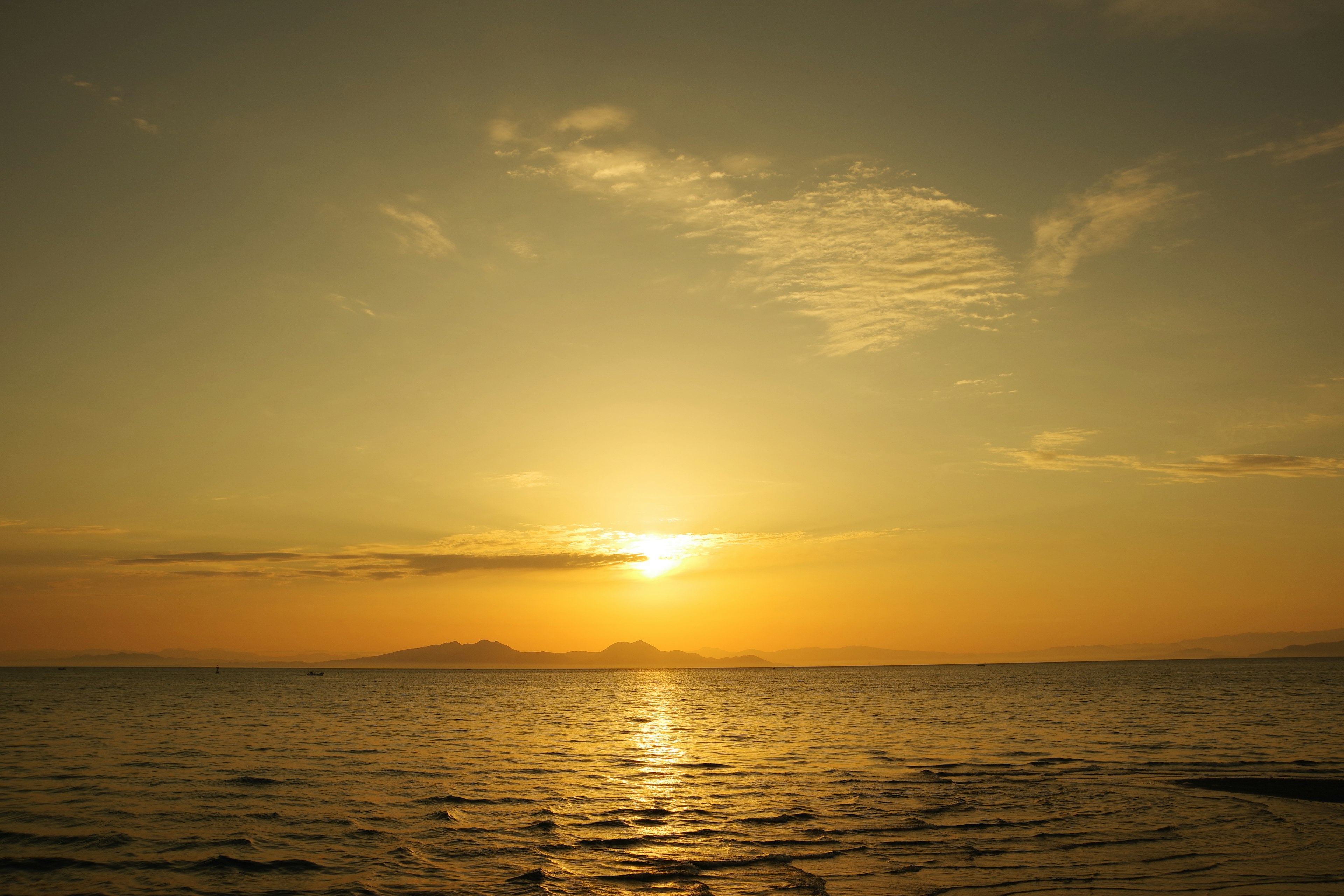 美麗的海上日落風景