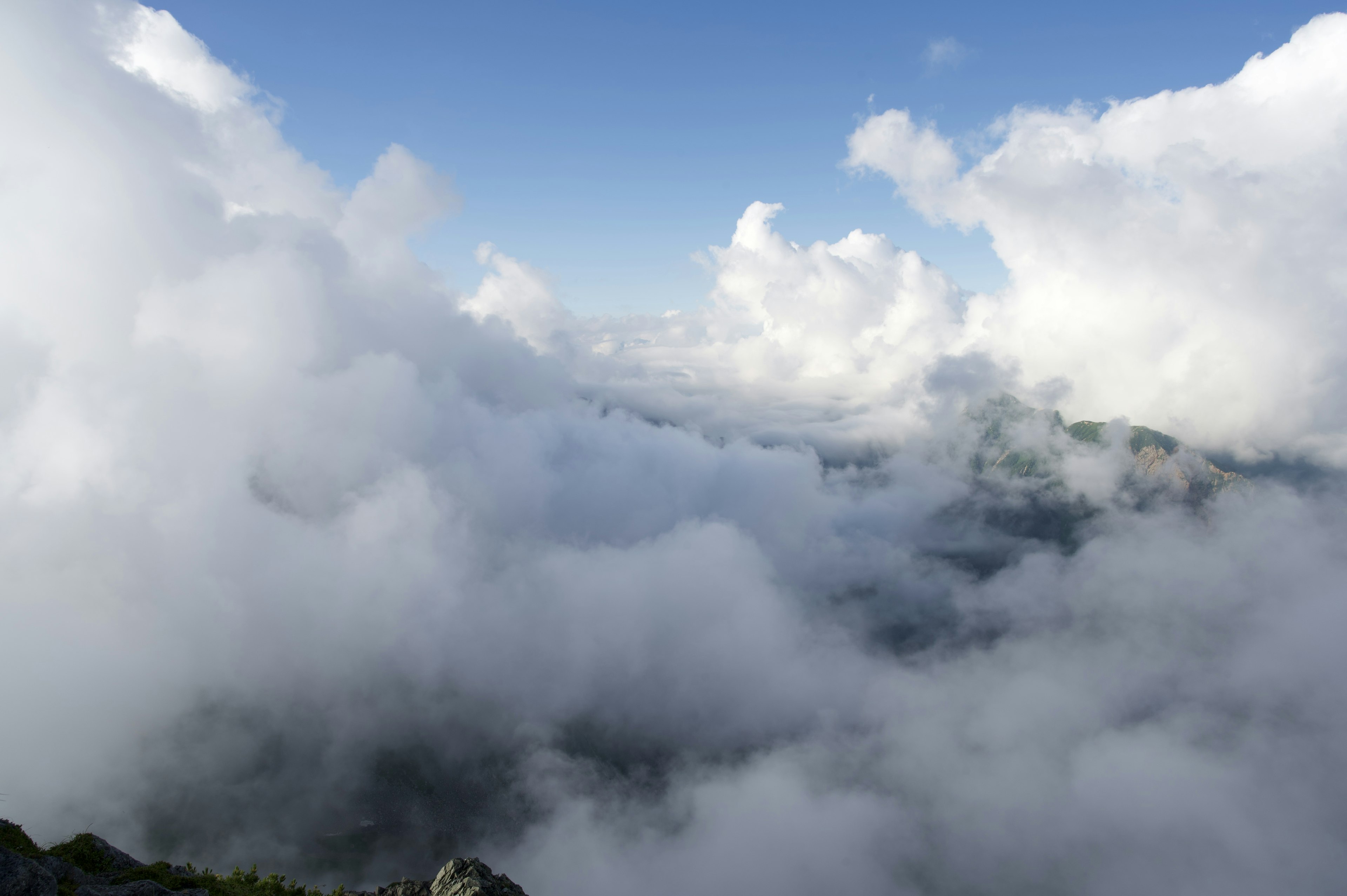 雲層和藍天的景色