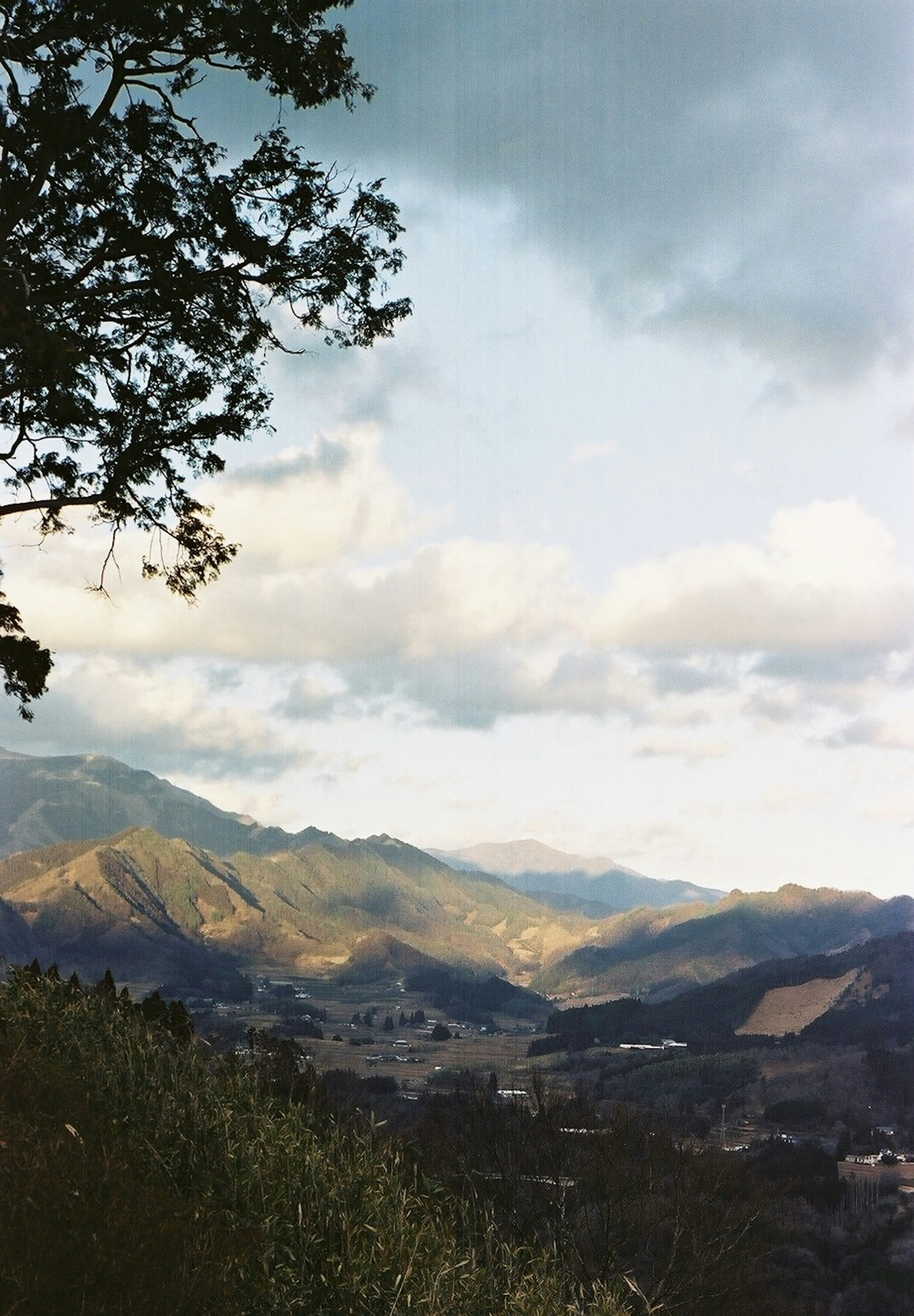 云雾缭绕的山脉风景