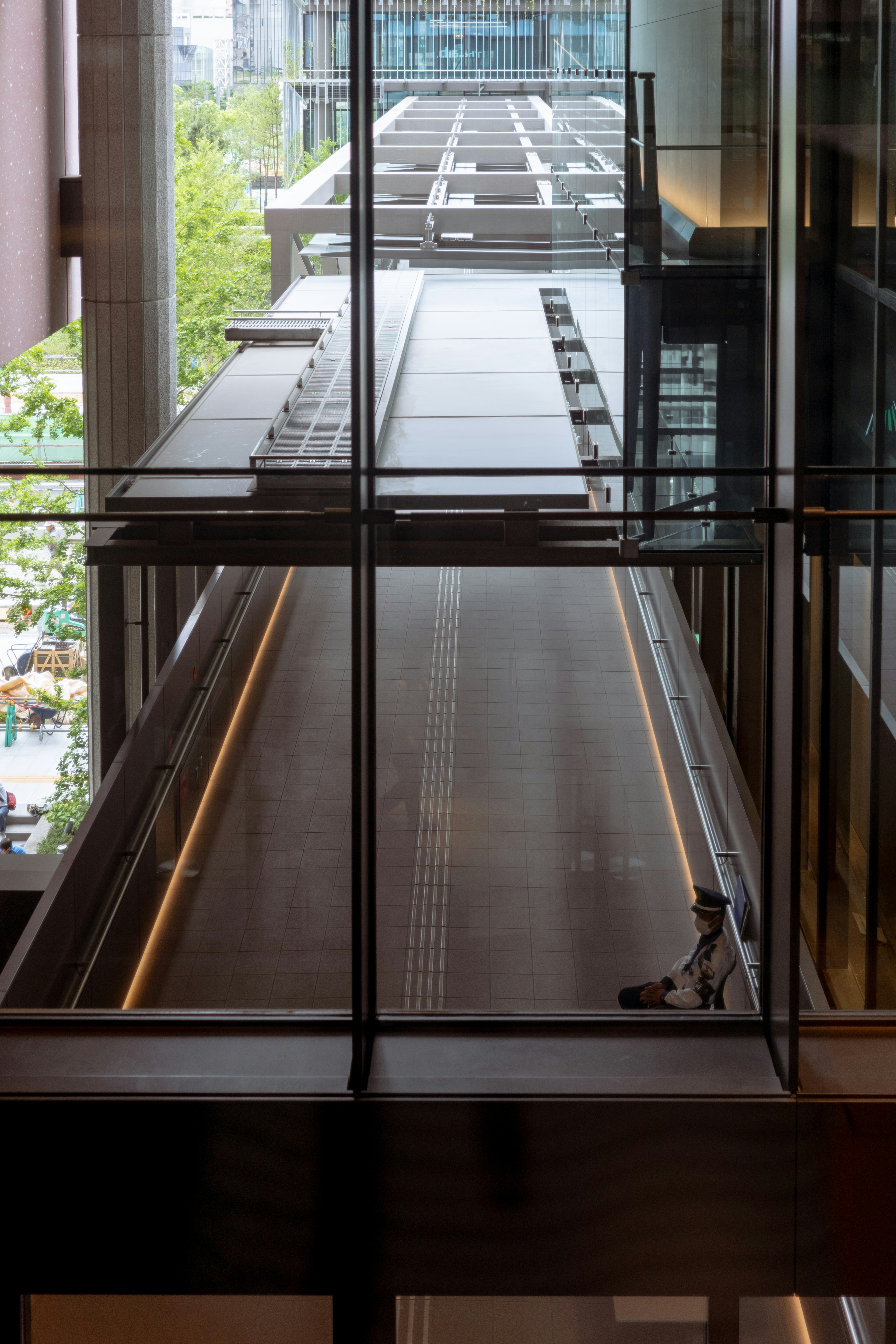 Shaft d'ascenseur en verre avec un design intérieur moderne