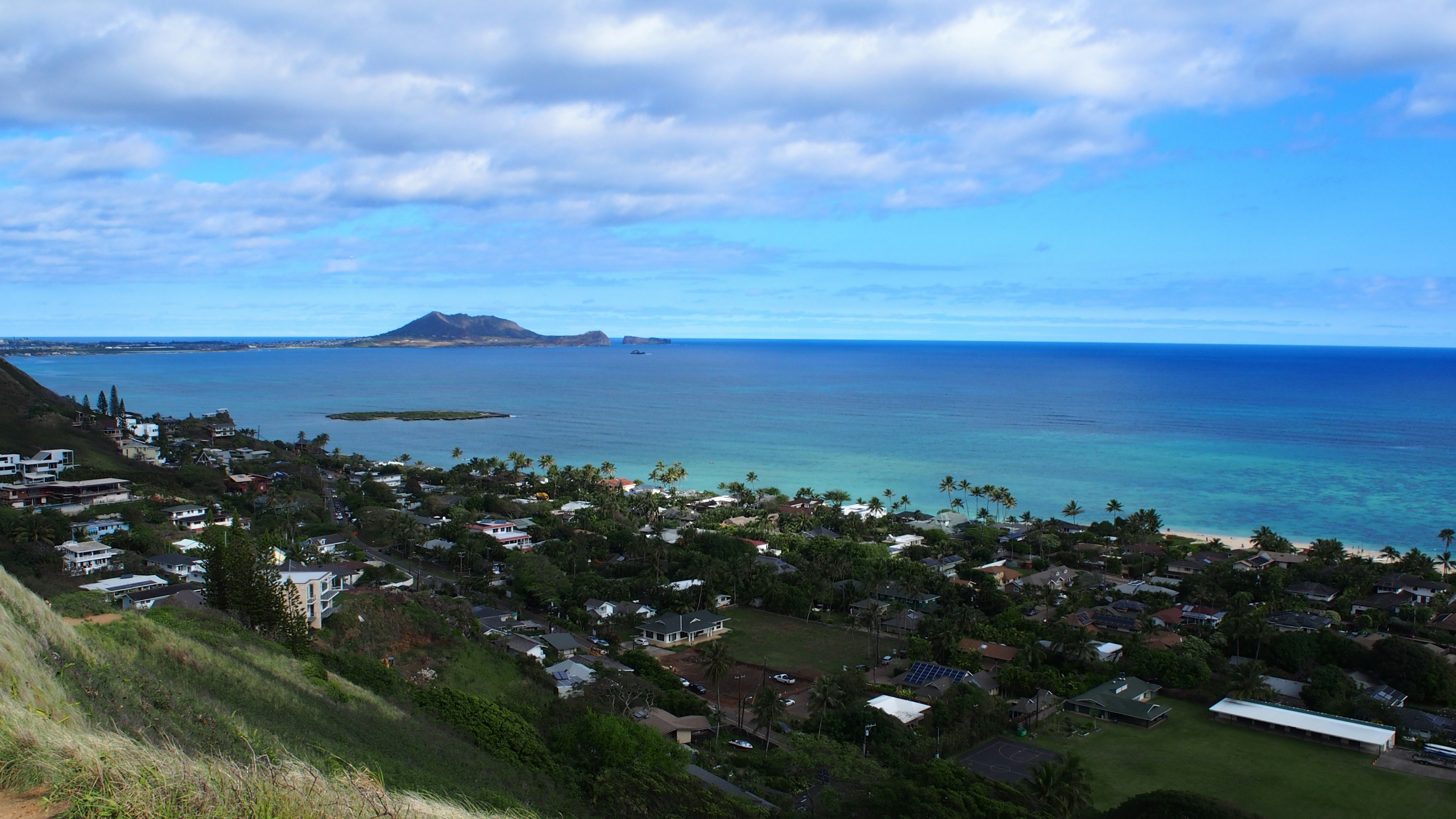 Pemandangan indah Honolulu dengan laut dan langit