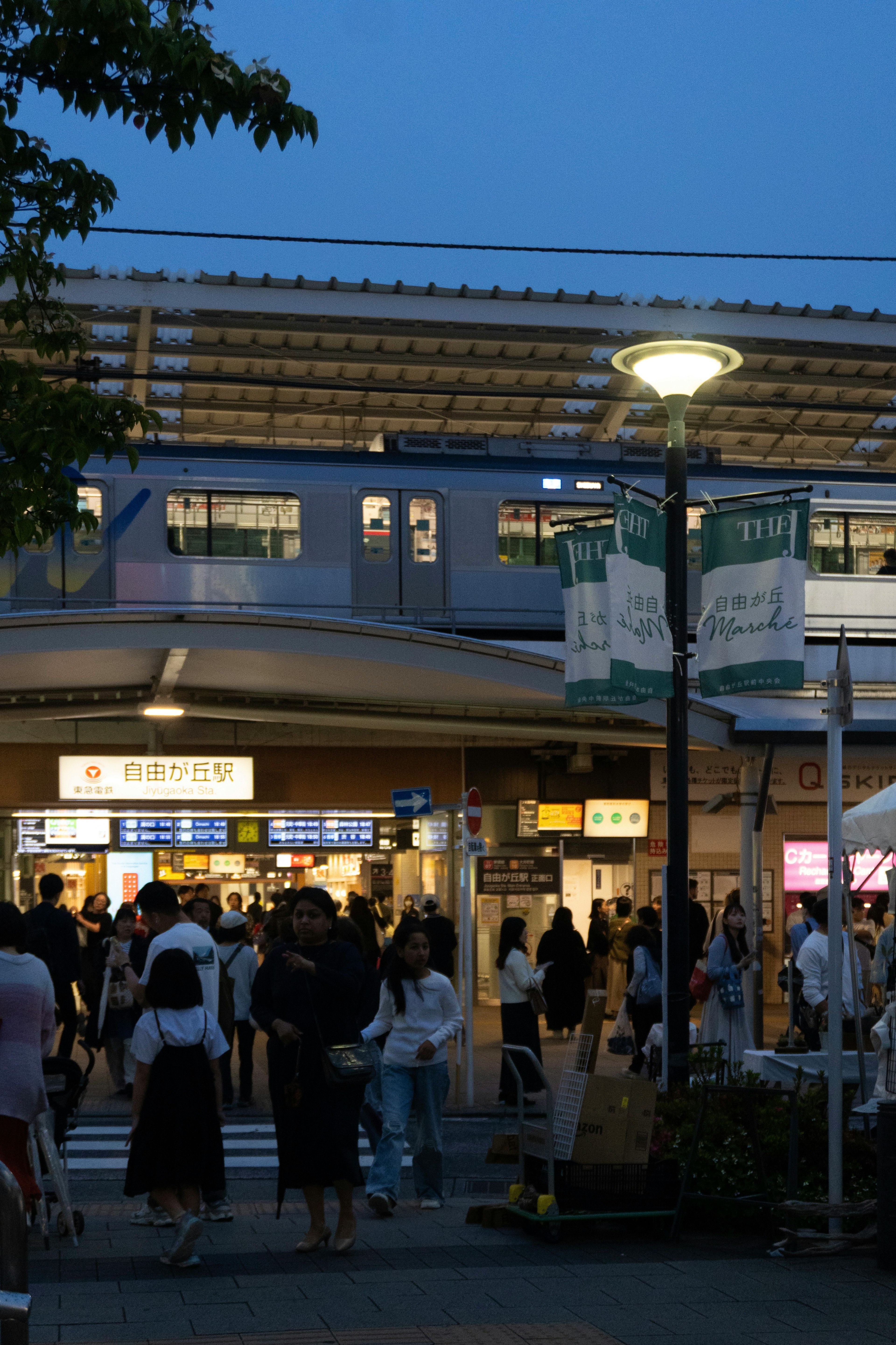 photo-RsCMzVD27IeckNLm6hqi-image