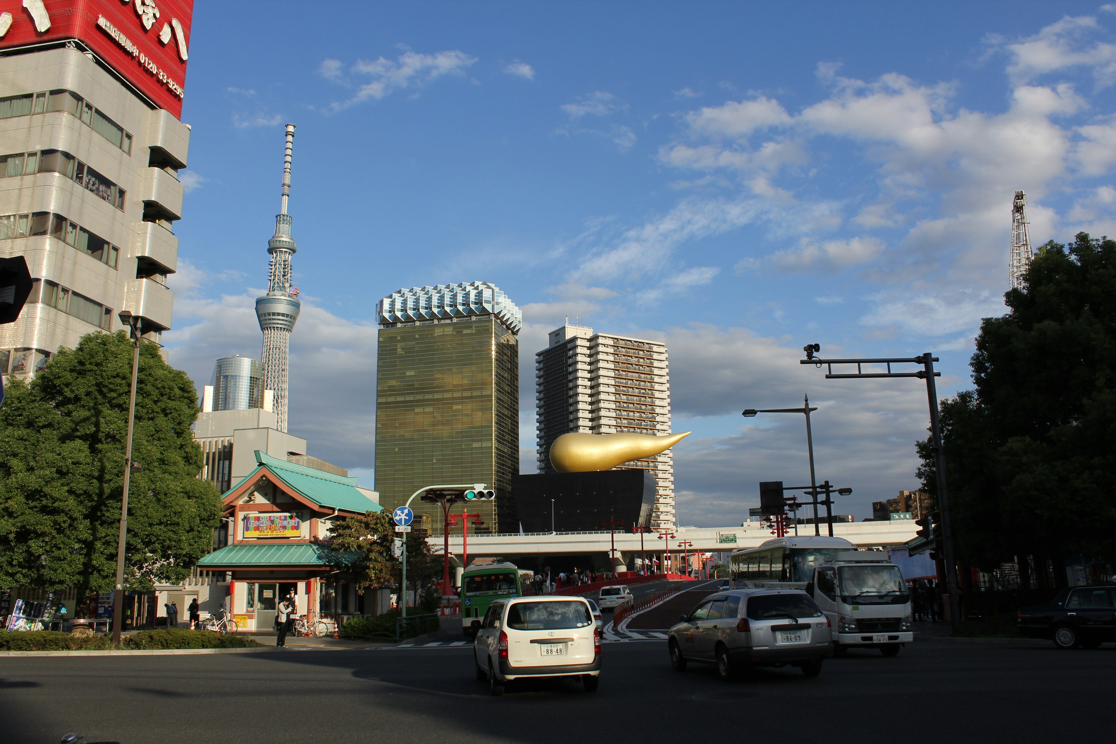 Stadtansicht von Tokio mit Tokyo Skytree und einem einzigartigen goldenen Gebäude