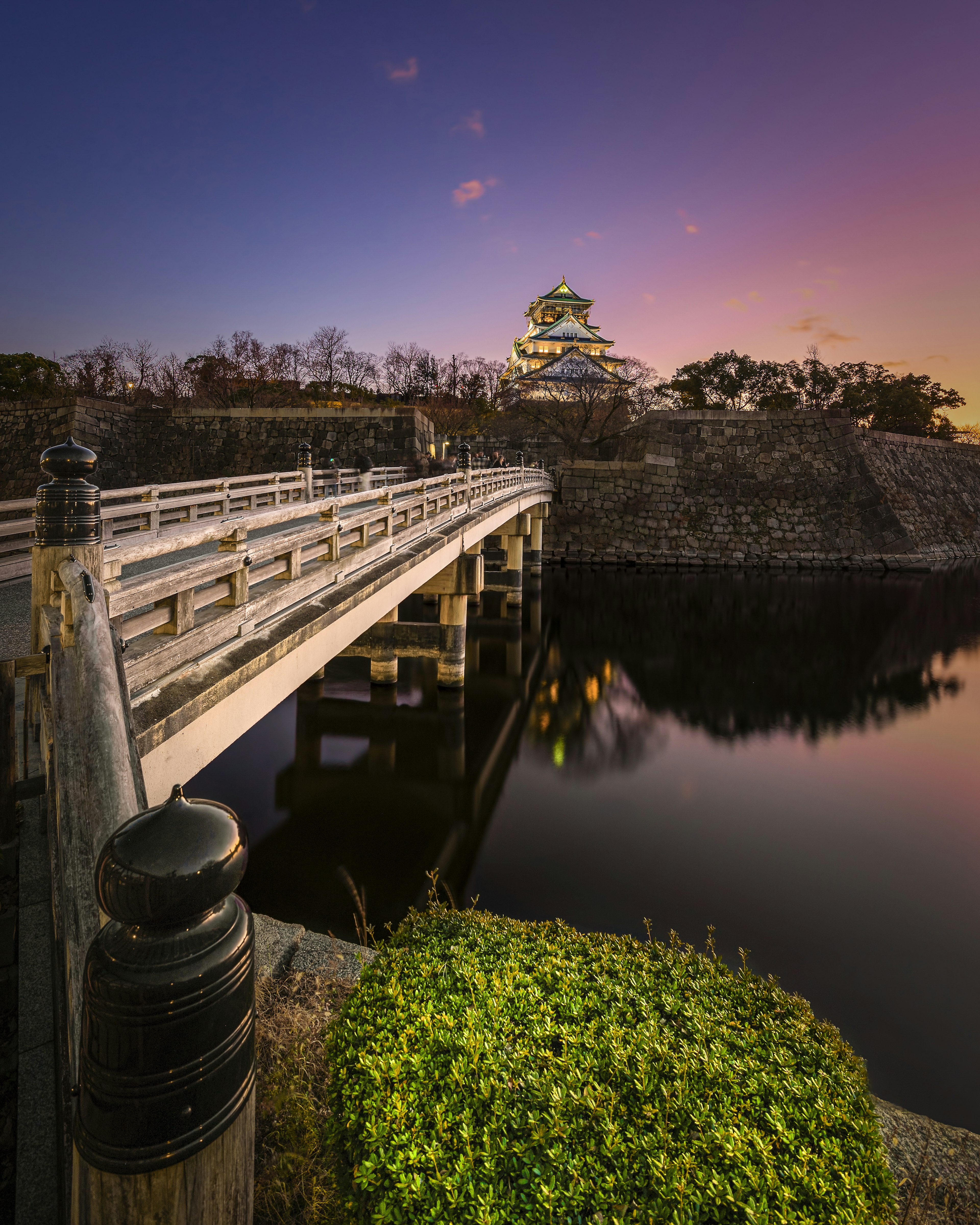 夜明けの城と橋の美しい景色