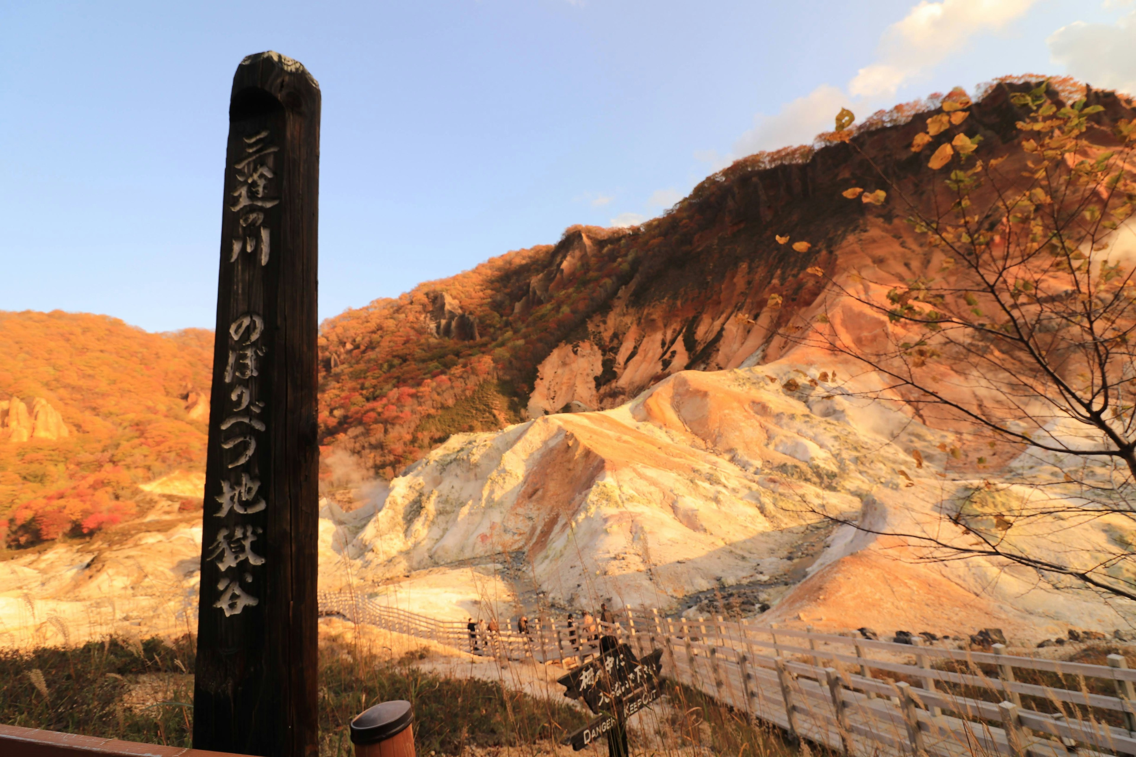 Landscape of Jigokudani in Oita Prefecture with a signpost