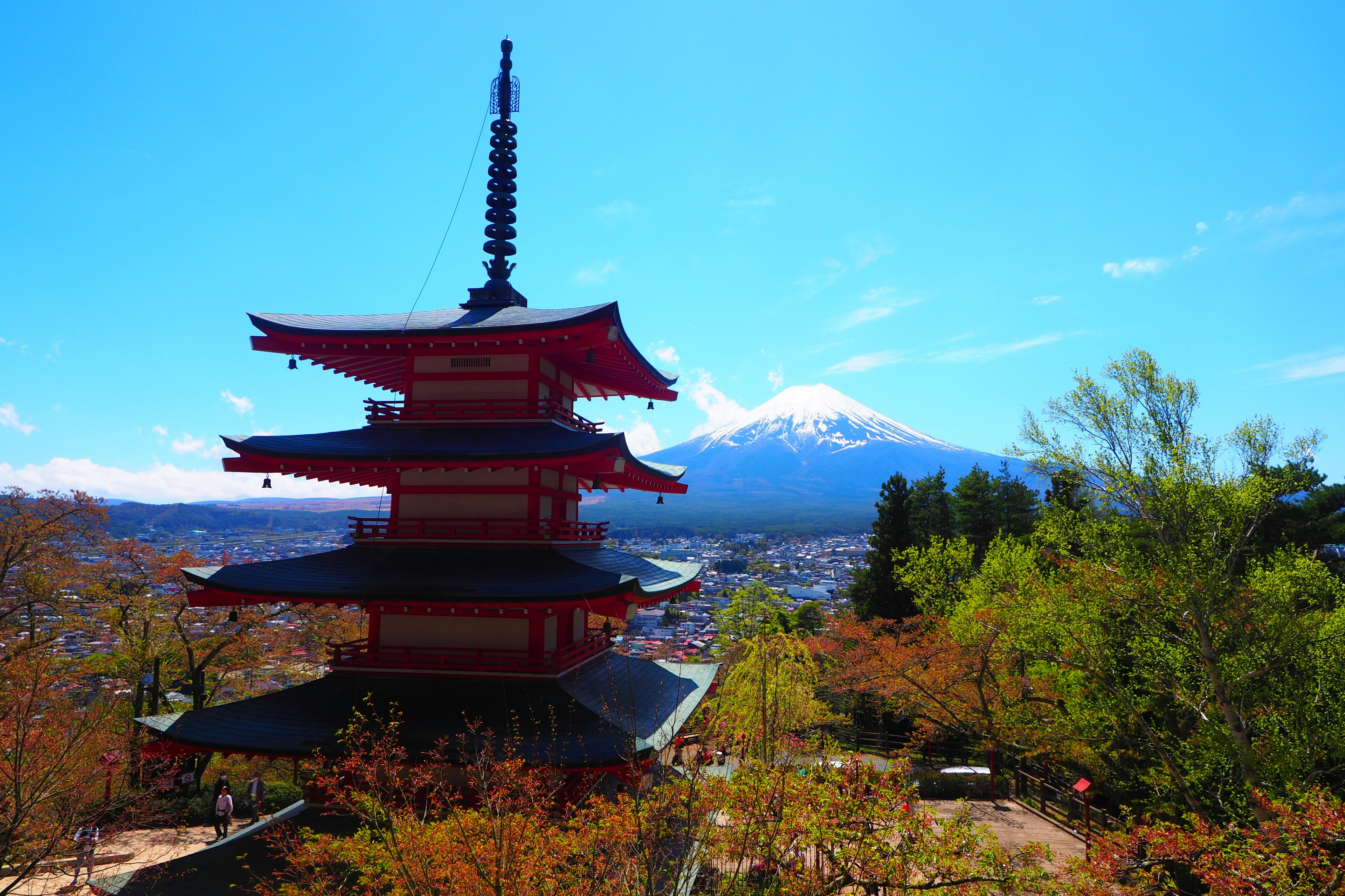 Red five-story pagoda with Mount Fuji in the background and clear blue sky